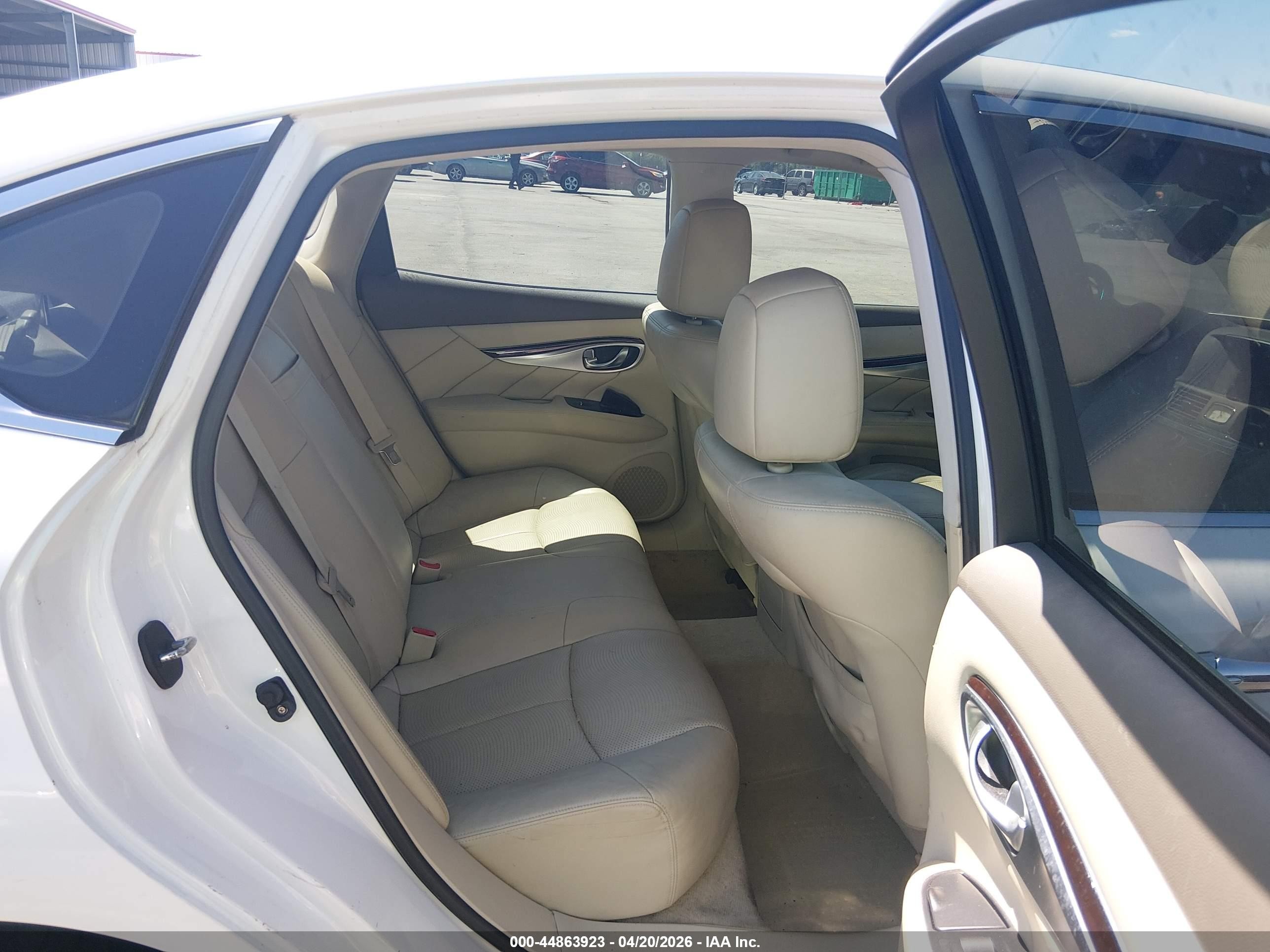 2012 Infiniti M37x   White vin: JN1BY1AR8CM393931