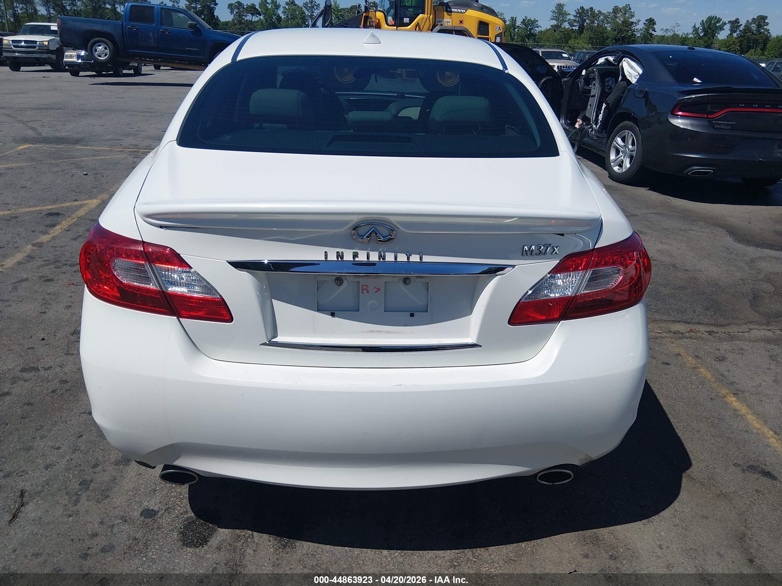 2012 Infiniti M37x   White vin: JN1BY1AR8CM393931