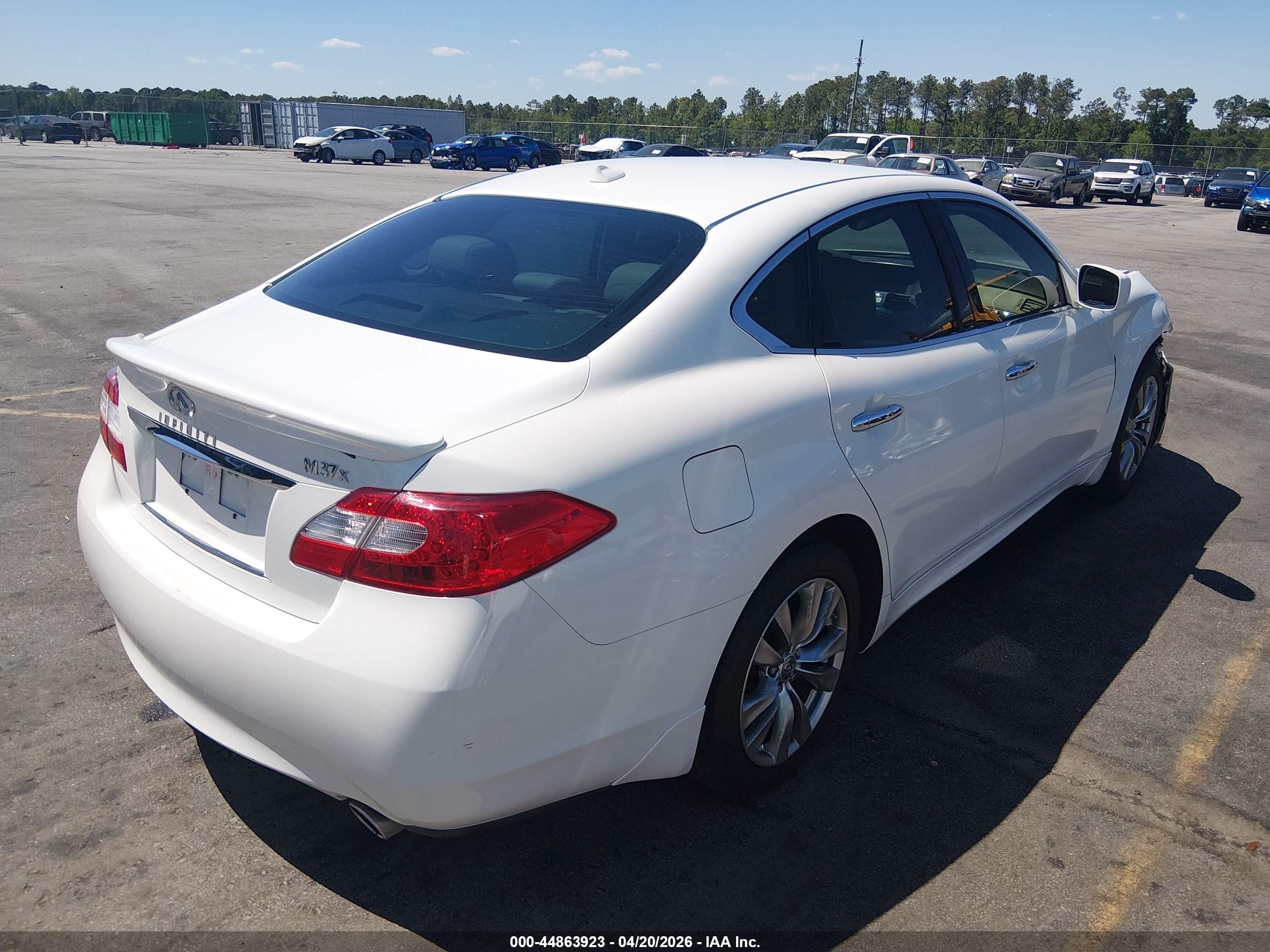 2012 Infiniti M37x   White vin: JN1BY1AR8CM393931
