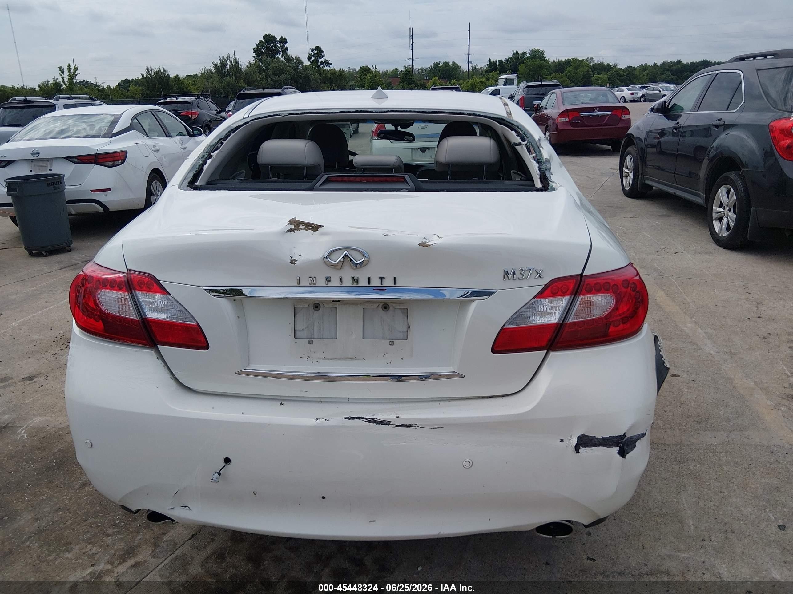 2012 Infiniti M37x   White vin: JN1BY1AR8CM394903