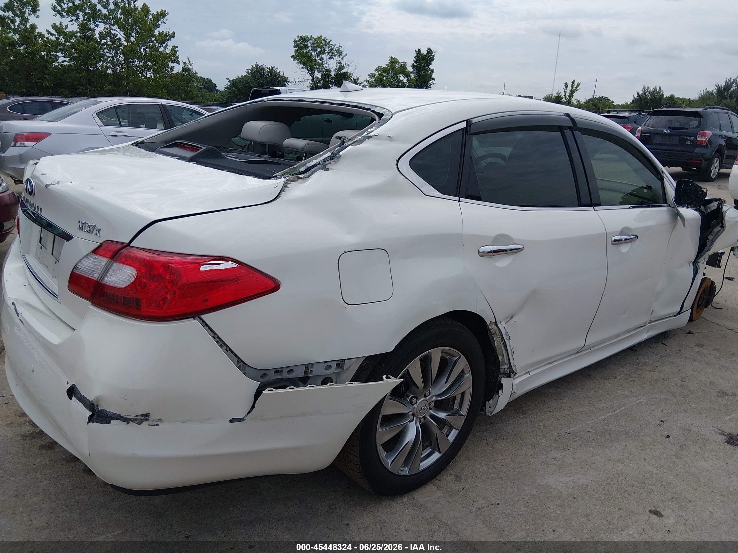 2012 Infiniti M37x   White vin: JN1BY1AR8CM394903