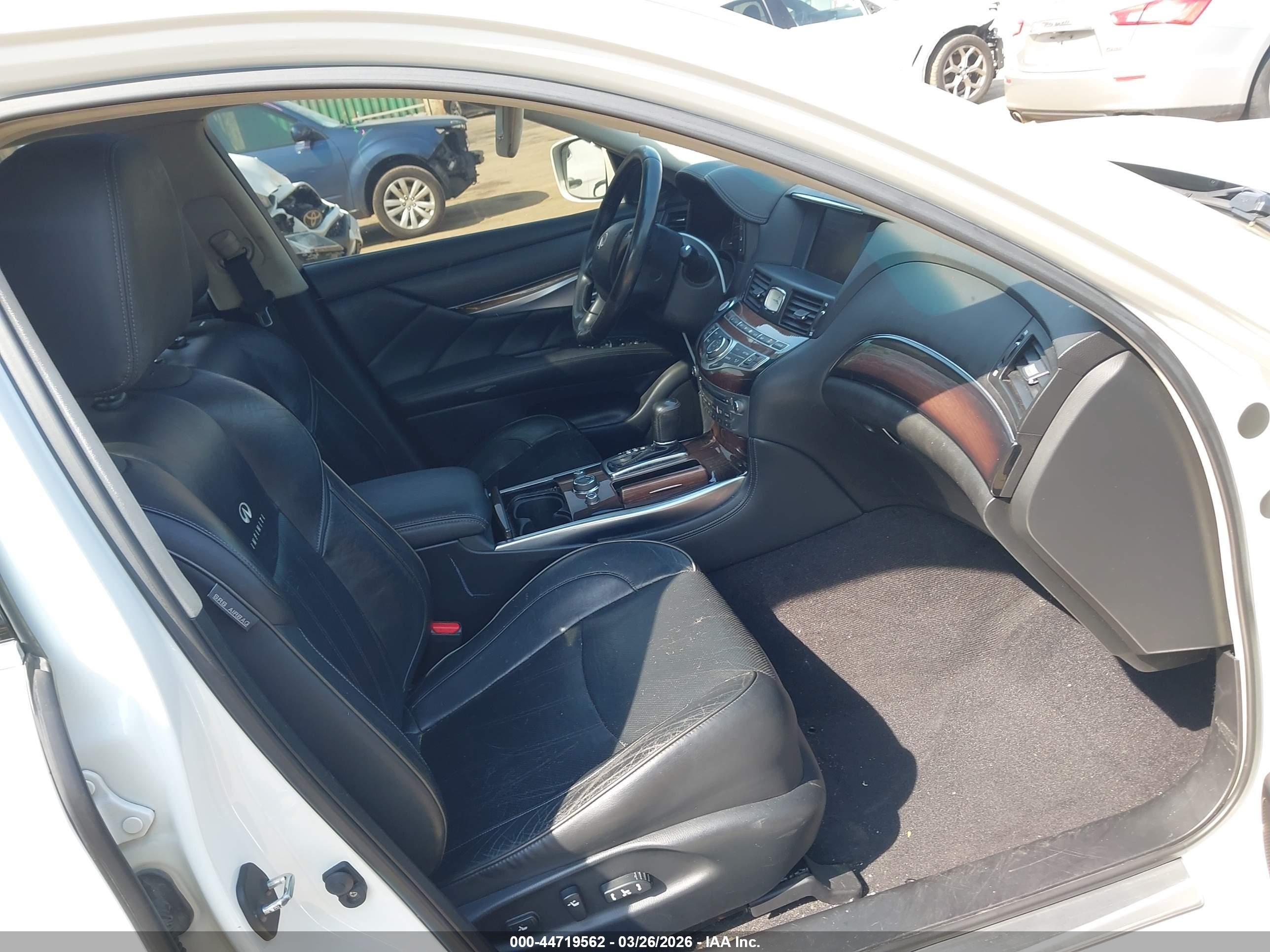 2012 Infiniti M37x   White vin: JN1BY1AR8CM395582