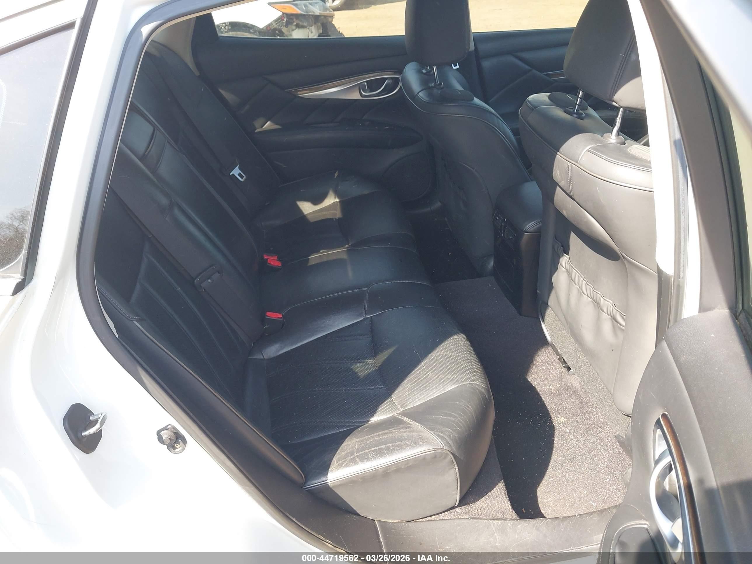 2012 Infiniti M37x   White vin: JN1BY1AR8CM395582