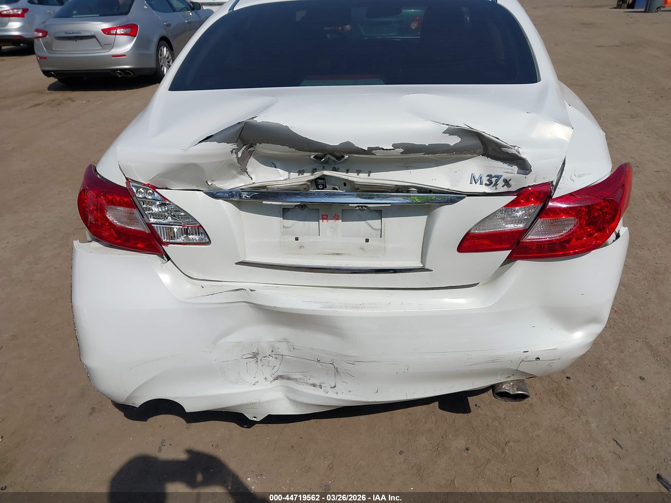 2012 Infiniti M37x   White vin: JN1BY1AR8CM395582