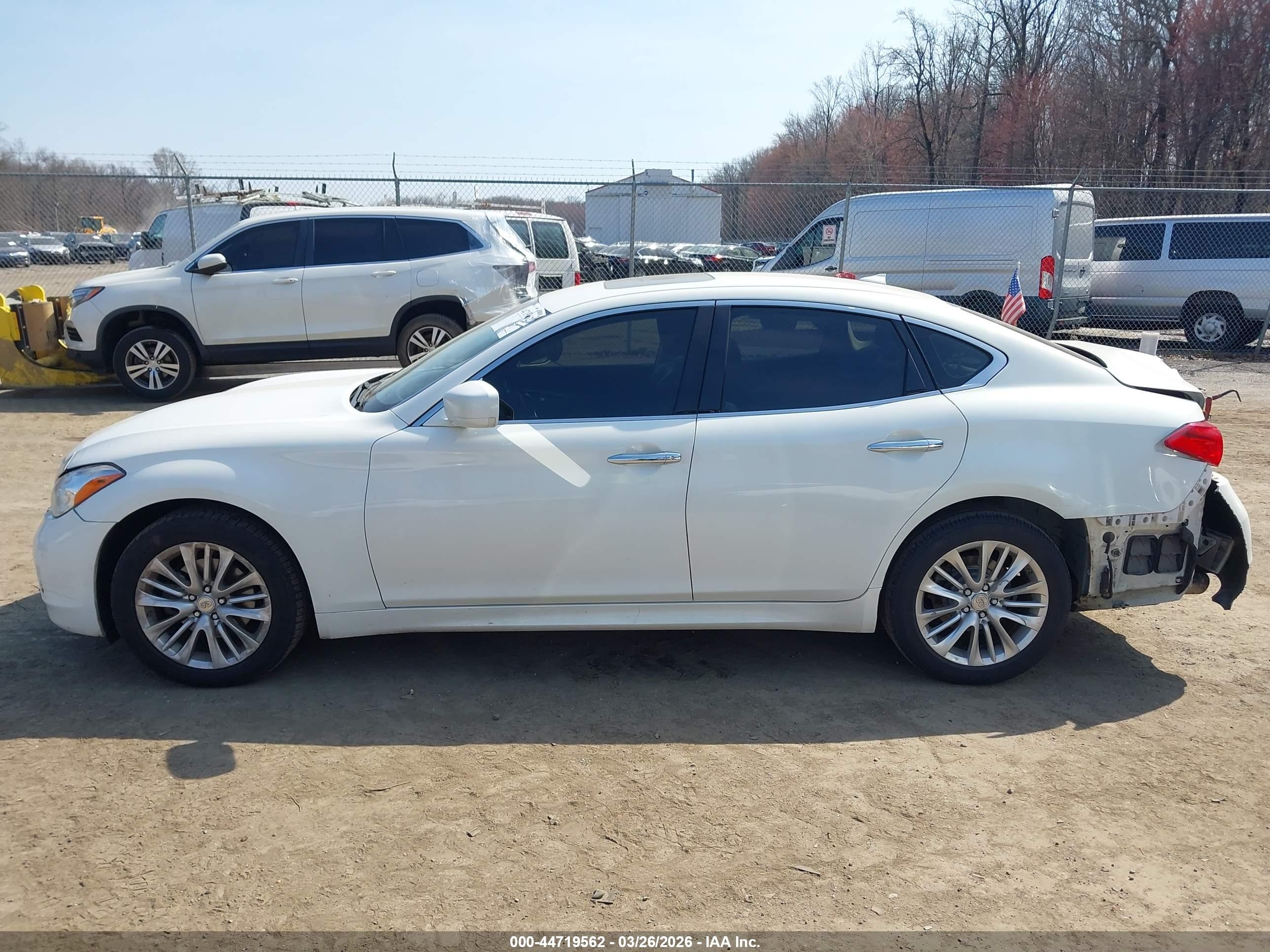 2012 Infiniti M37x   White vin: JN1BY1AR8CM395582