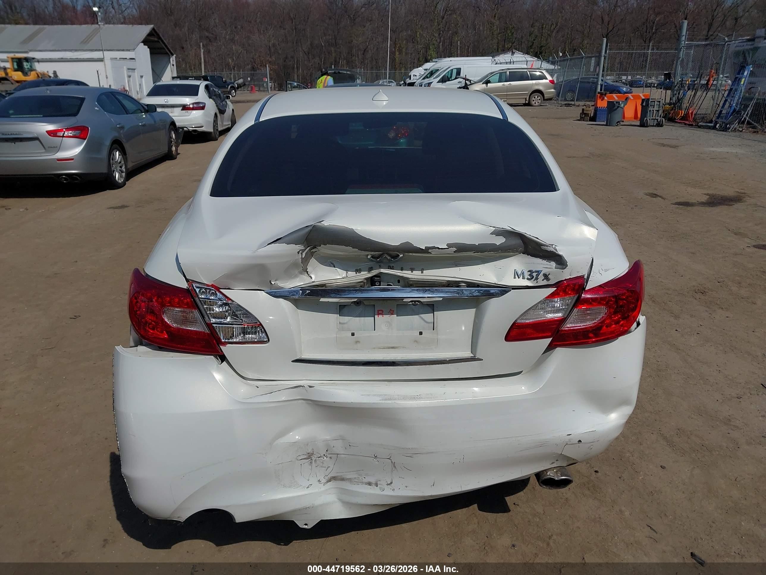 2012 Infiniti M37x   White vin: JN1BY1AR8CM395582
