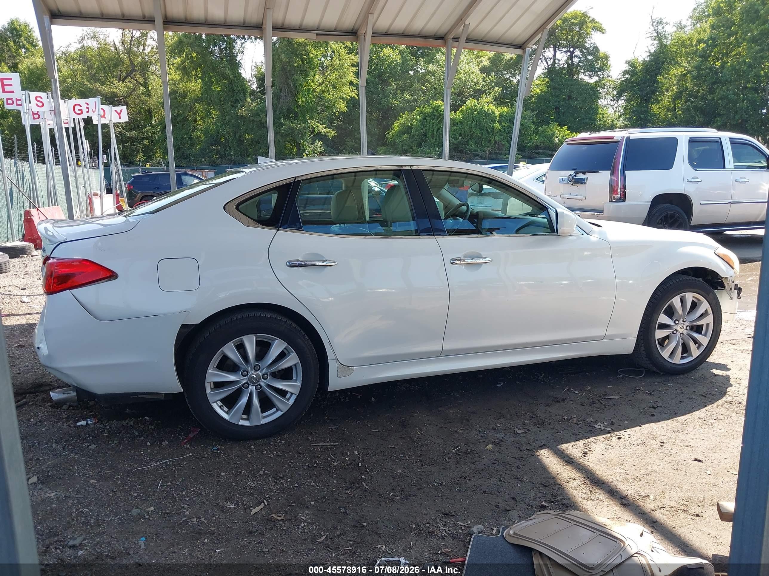 2011 Infiniti M37x   White vin: JN1BY1AR9BM375162