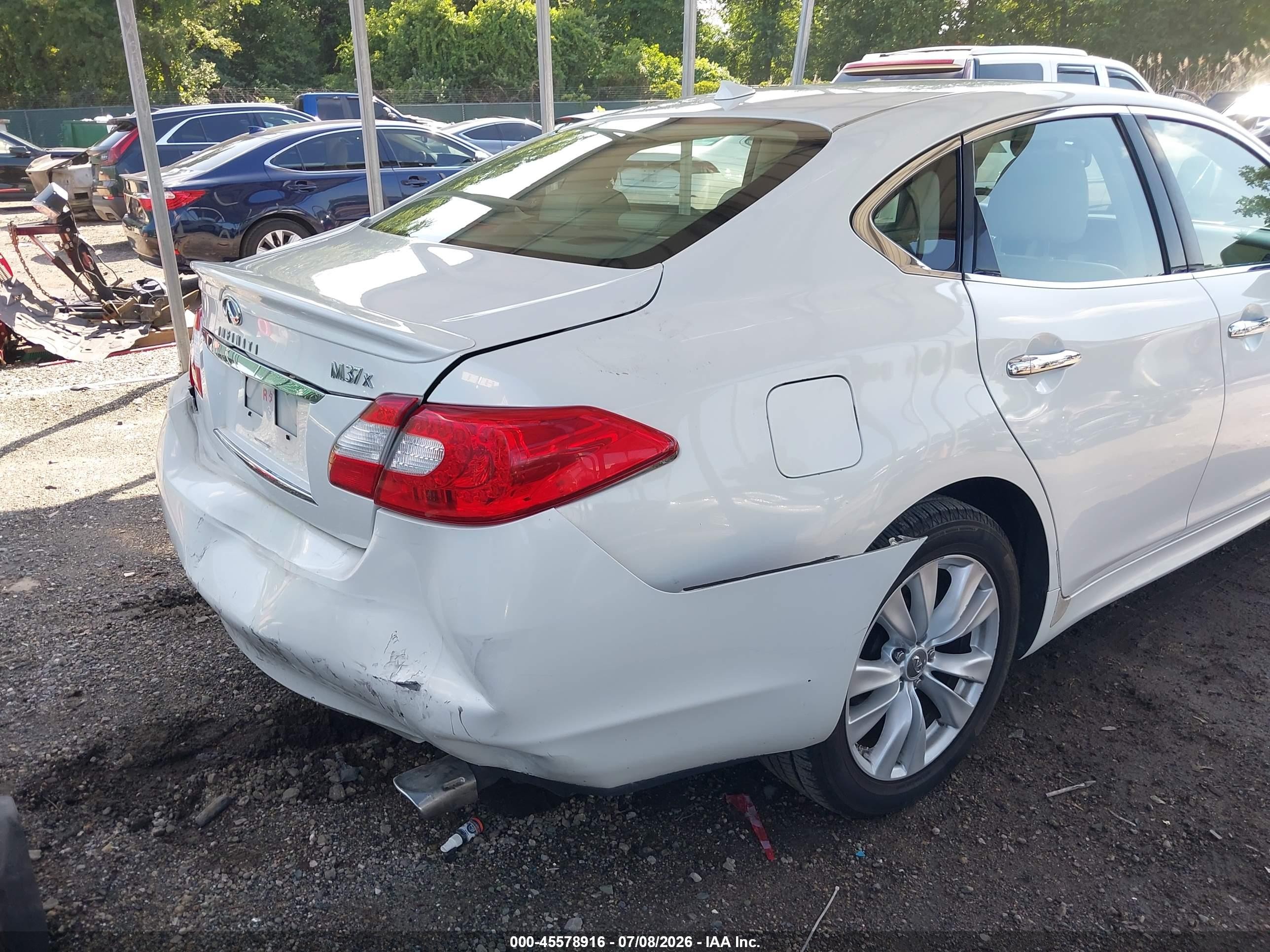 2011 Infiniti M37x   White vin: JN1BY1AR9BM375162