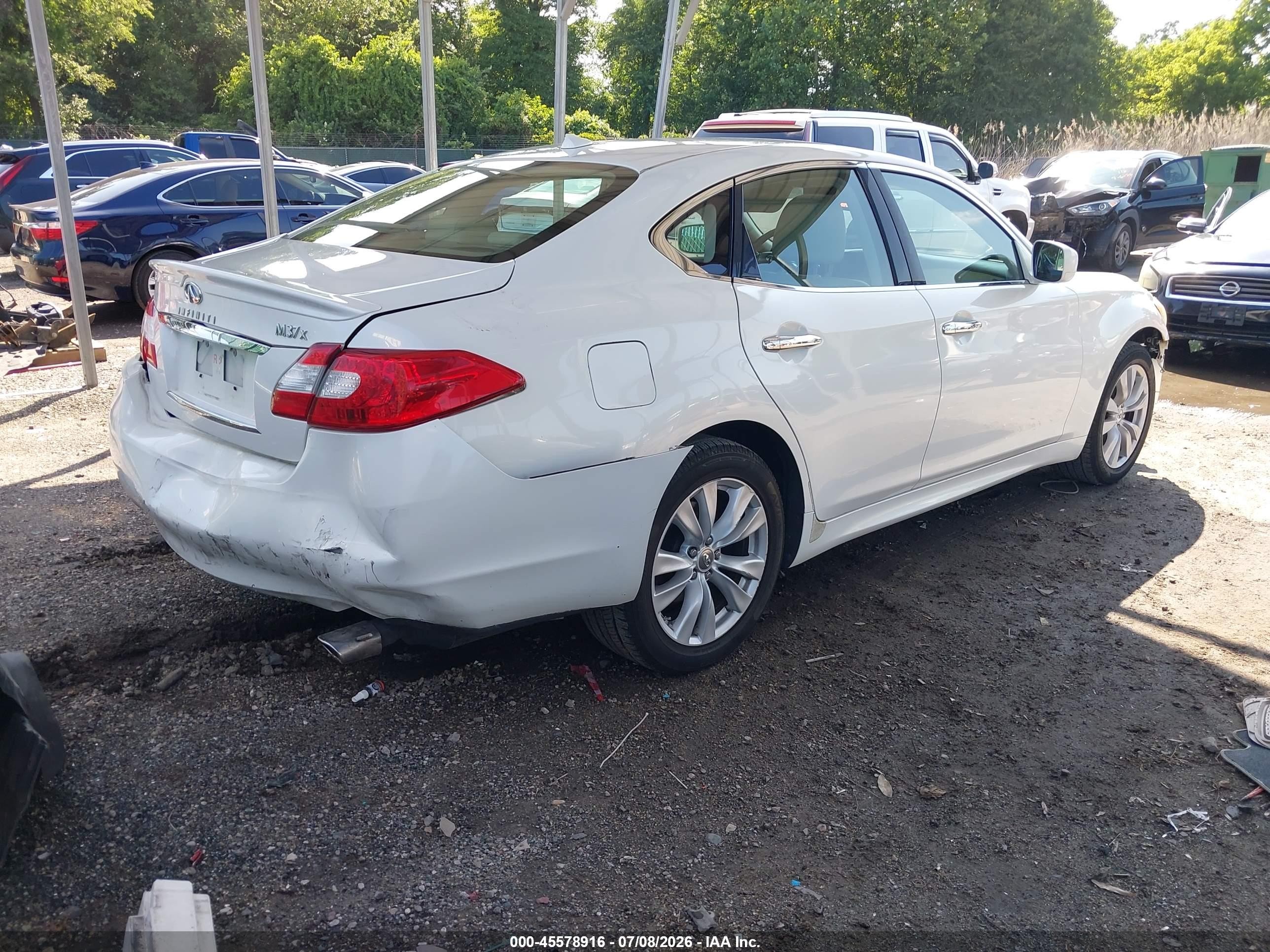 2011 Infiniti M37x   White vin: JN1BY1AR9BM375162