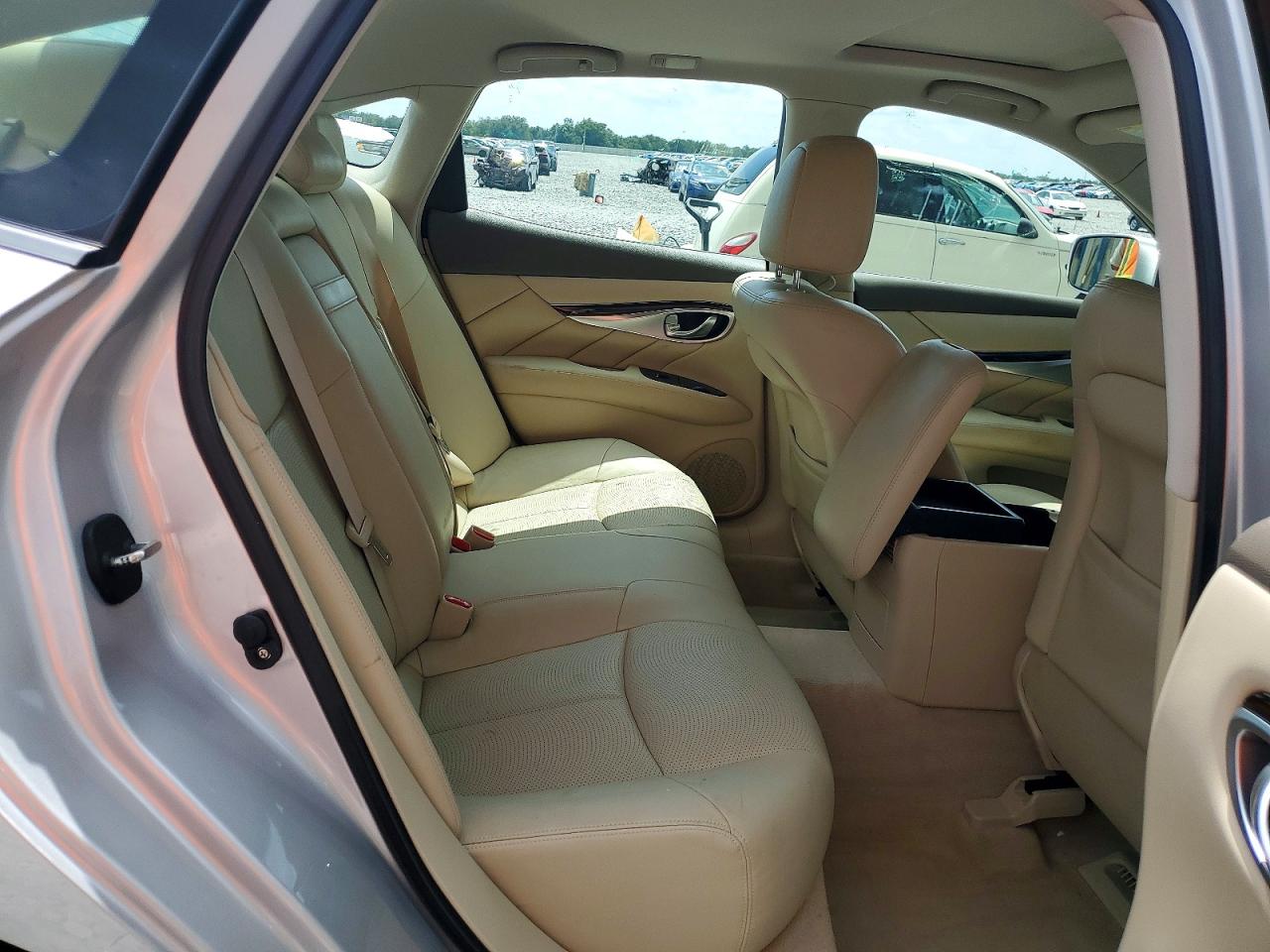 2013 Infiniti M37 X Silver vin: JN1BY1AR9DM601574