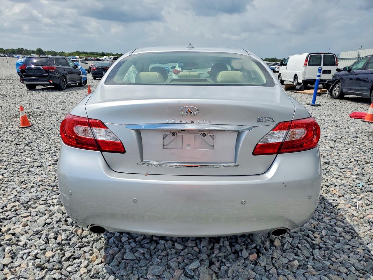 2013 Infiniti M37 X Silver vin: JN1BY1AR9DM601574