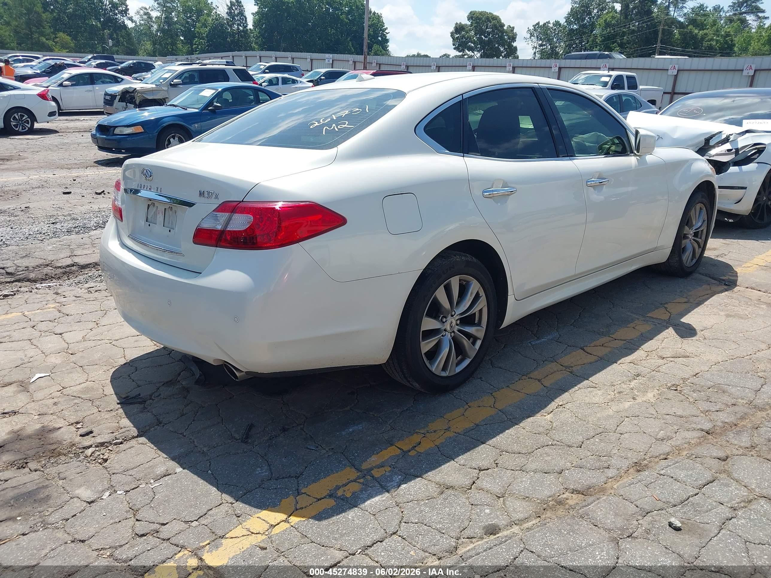 2013 Infiniti M37x   White vin: JN1BY1ARXDM602216
