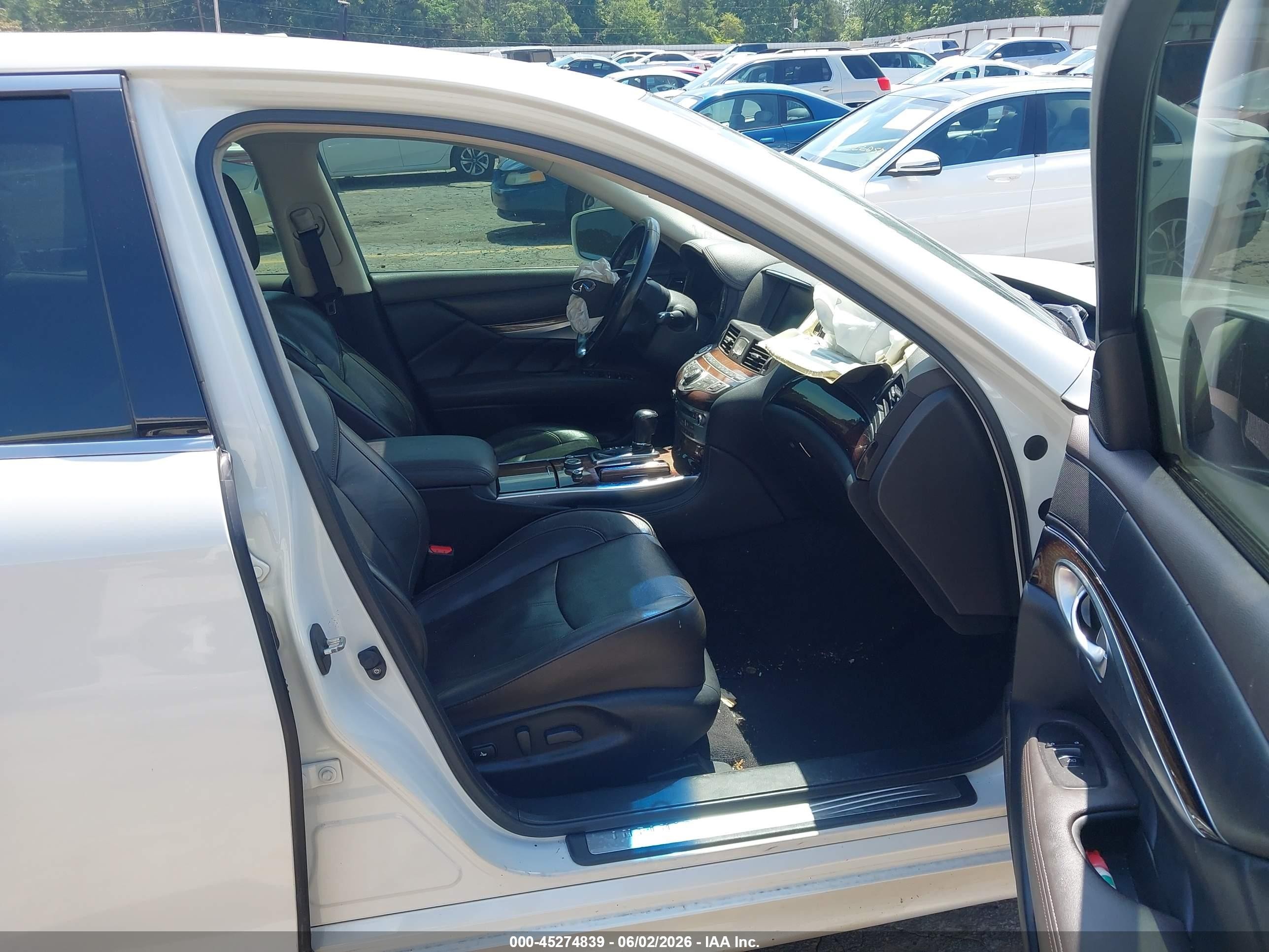 2013 Infiniti M37x   White vin: JN1BY1ARXDM602216