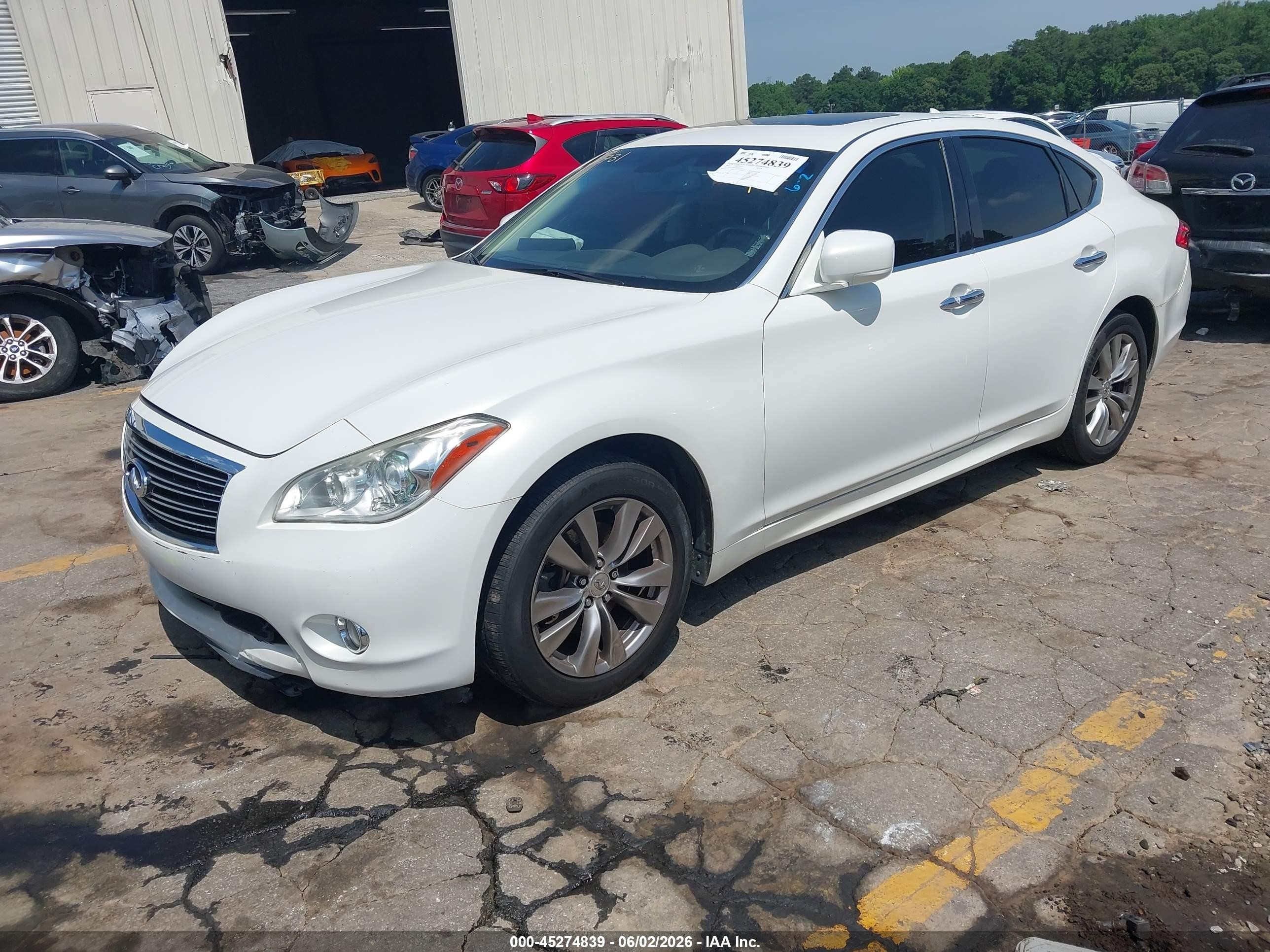 2013 Infiniti M37x   White vin: JN1BY1ARXDM602216