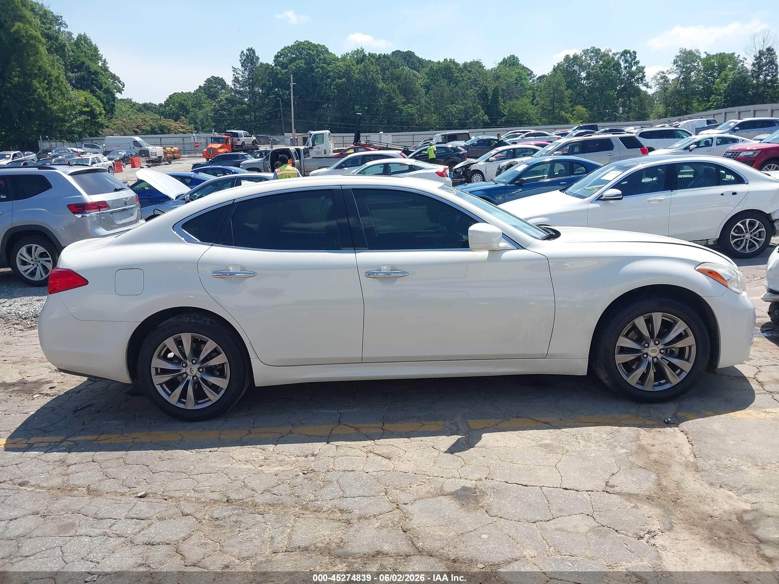 2013 Infiniti M37x   White vin: JN1BY1ARXDM602216