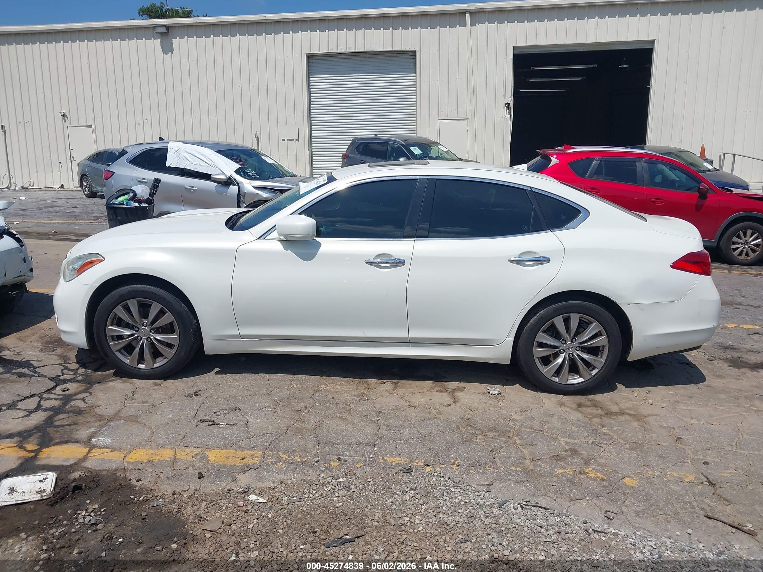 2013 Infiniti M37x   White vin: JN1BY1ARXDM602216