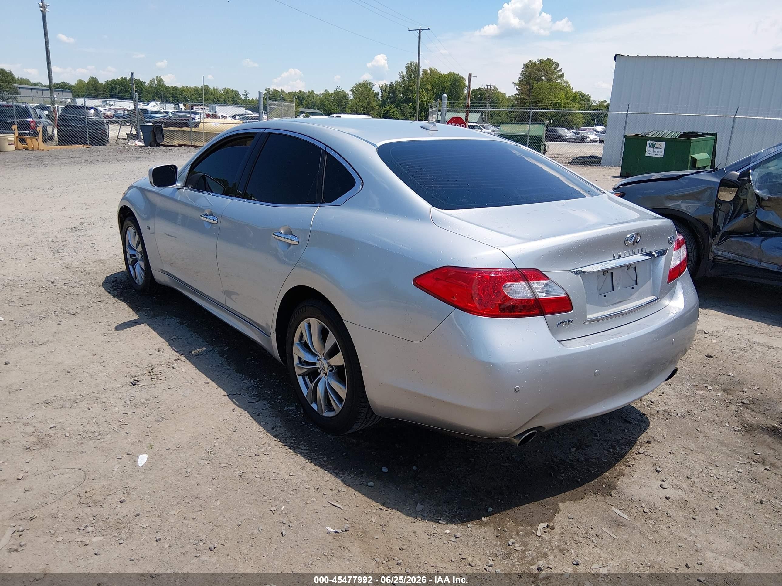 2014 Infiniti Q70 3.7x Silver vin: JN1BY1ARXEM320045