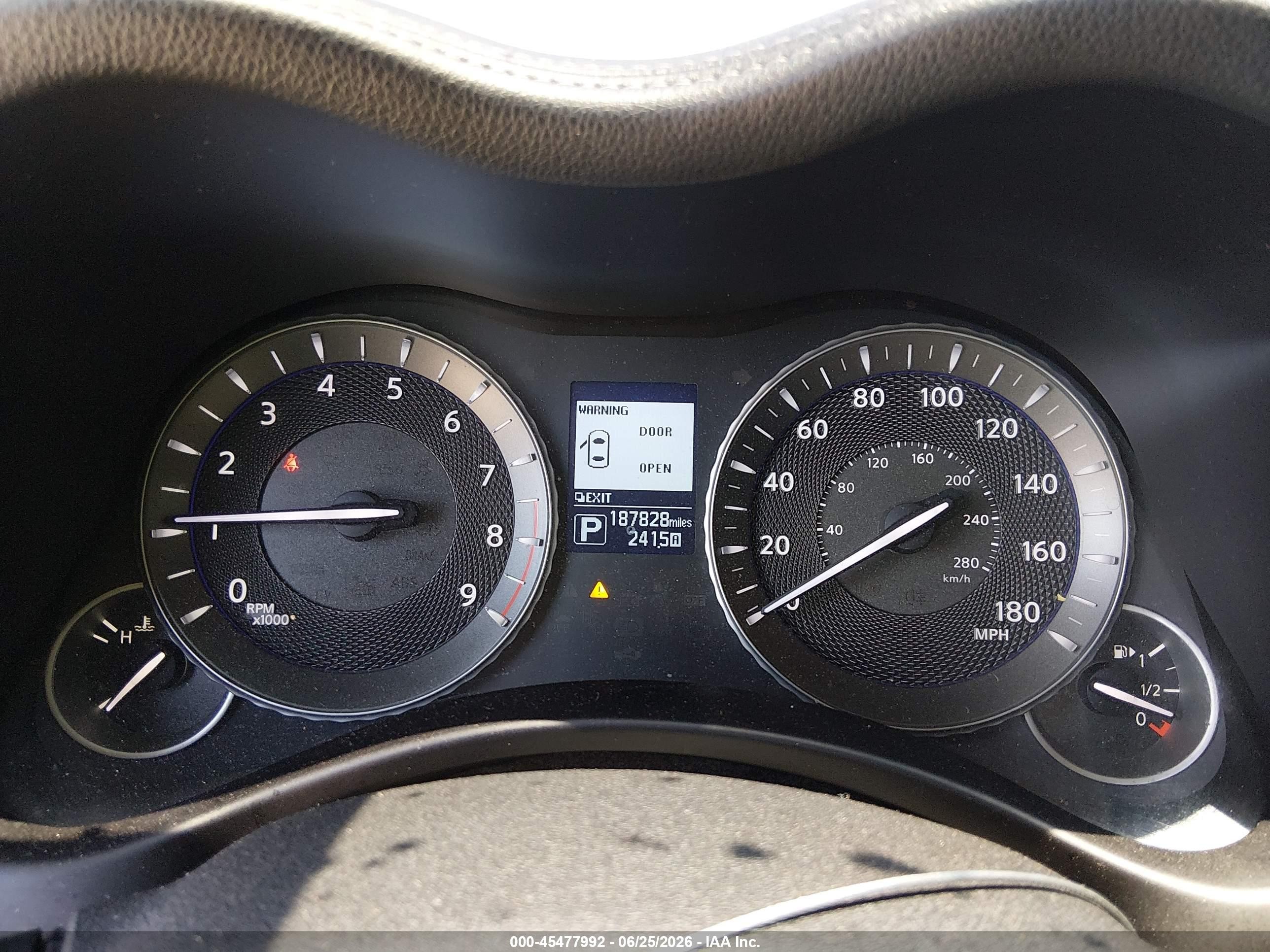 2014 Infiniti Q70 3.7x Silver vin: JN1BY1ARXEM320045