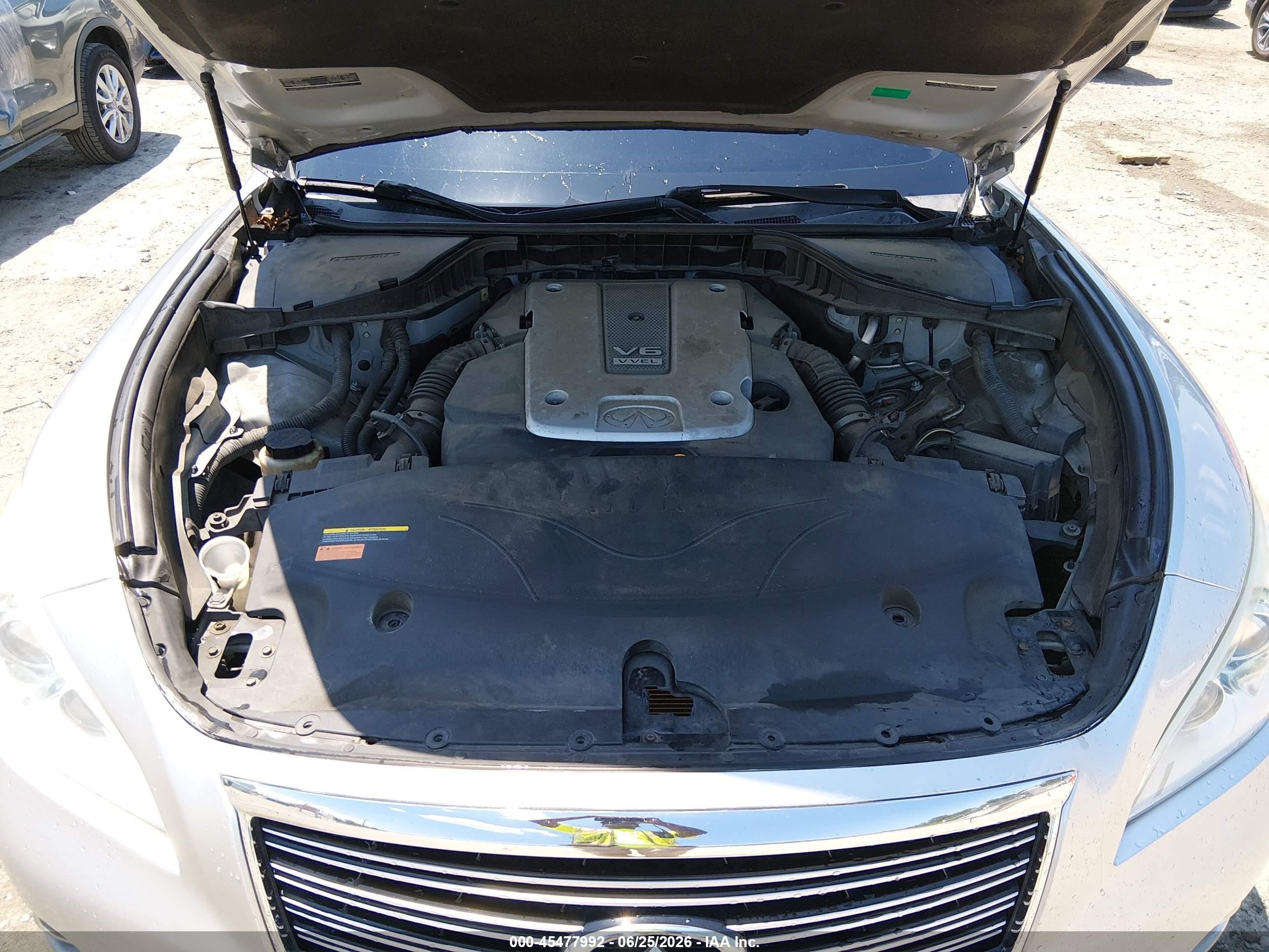 2014 Infiniti Q70 3.7x Silver vin: JN1BY1ARXEM320045