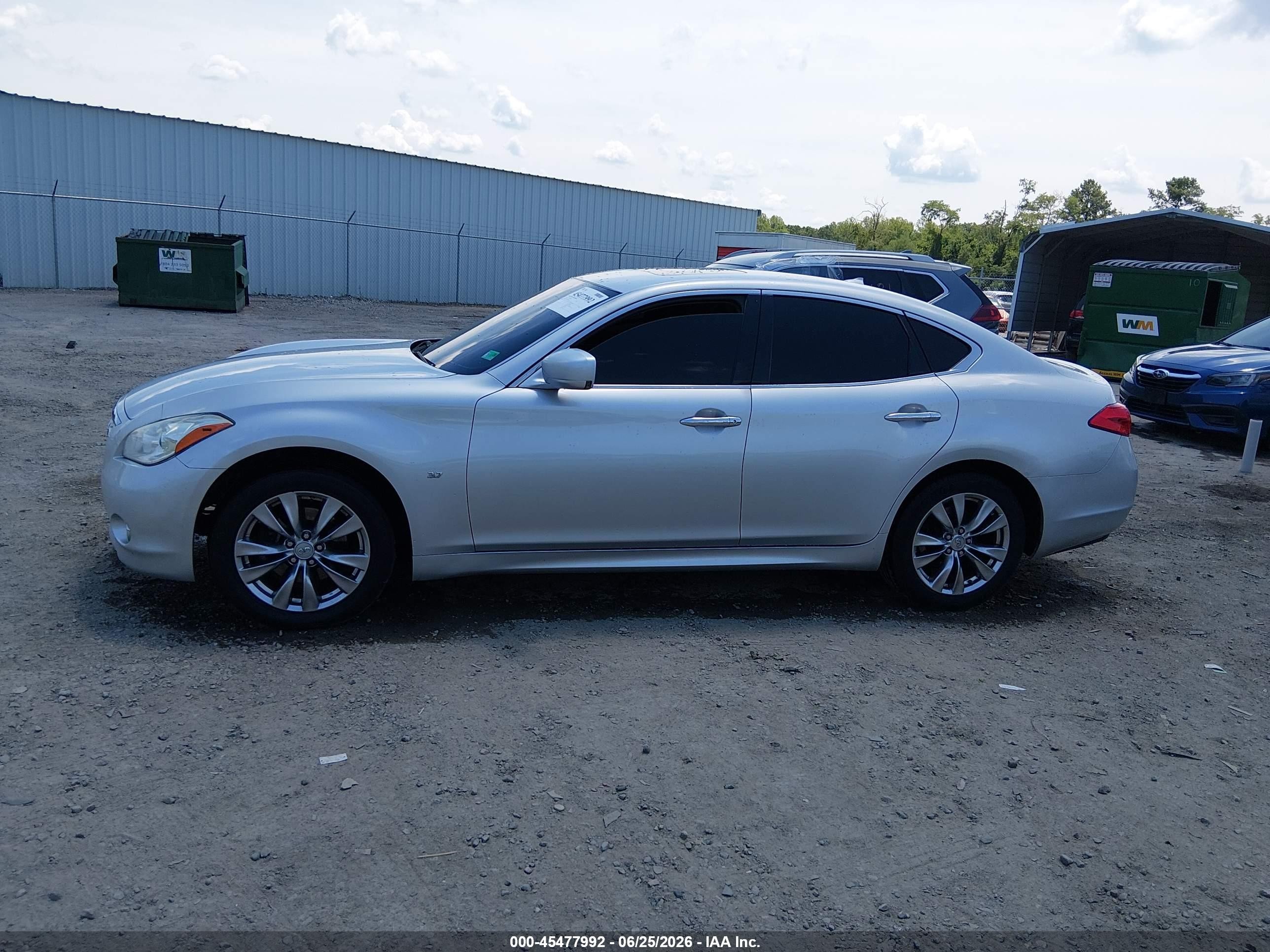 2014 Infiniti Q70 3.7x Silver vin: JN1BY1ARXEM320045