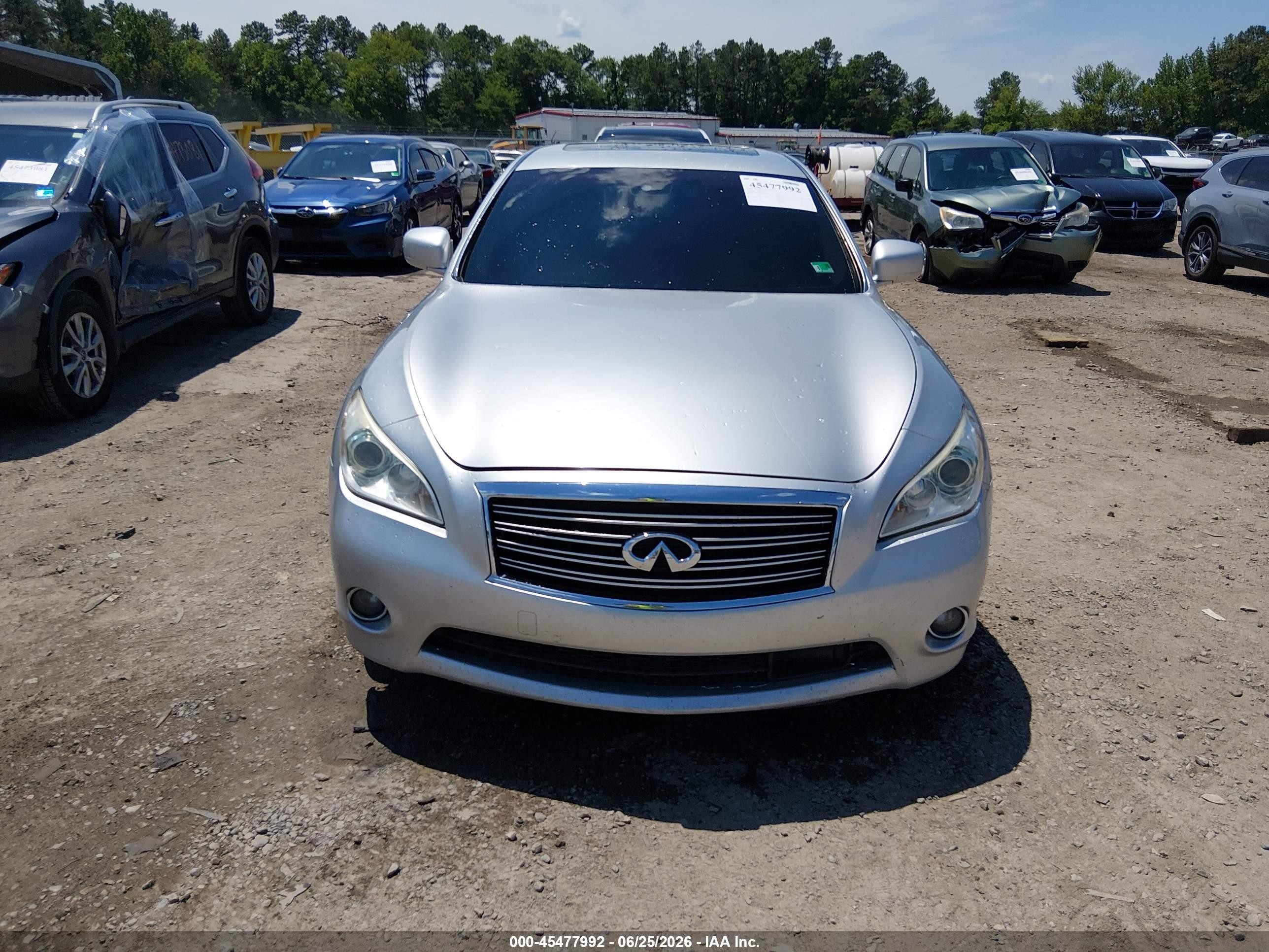 2014 Infiniti Q70 3.7x Silver vin: JN1BY1ARXEM320045