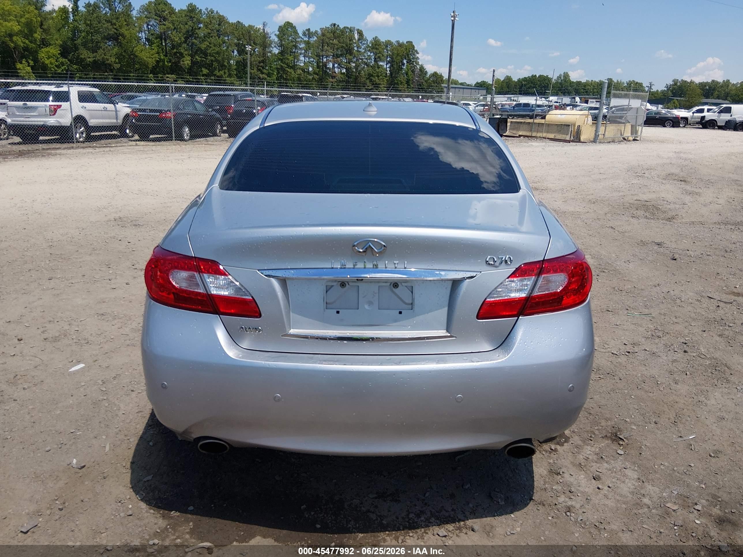 2014 Infiniti Q70 3.7x Silver vin: JN1BY1ARXEM320045
