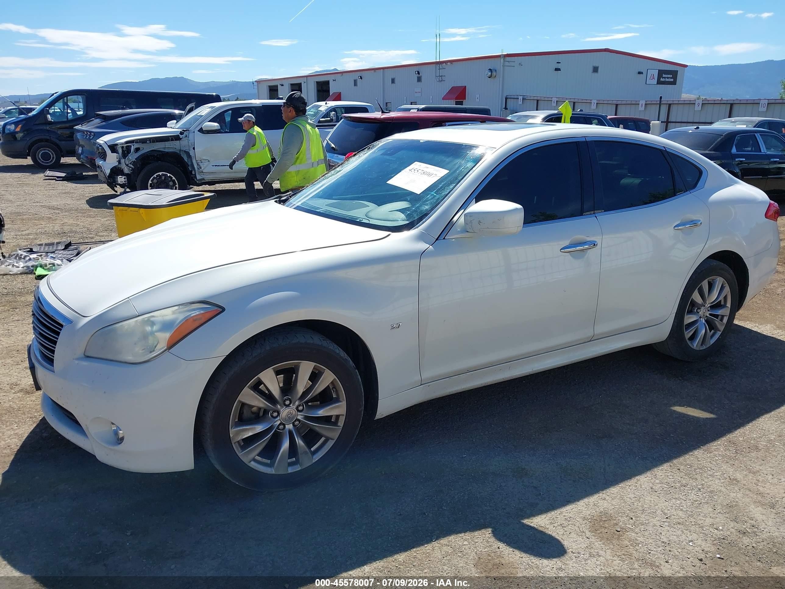 2014 Infiniti Q70 3.7x White vin: JN1BY1ARXEM320305