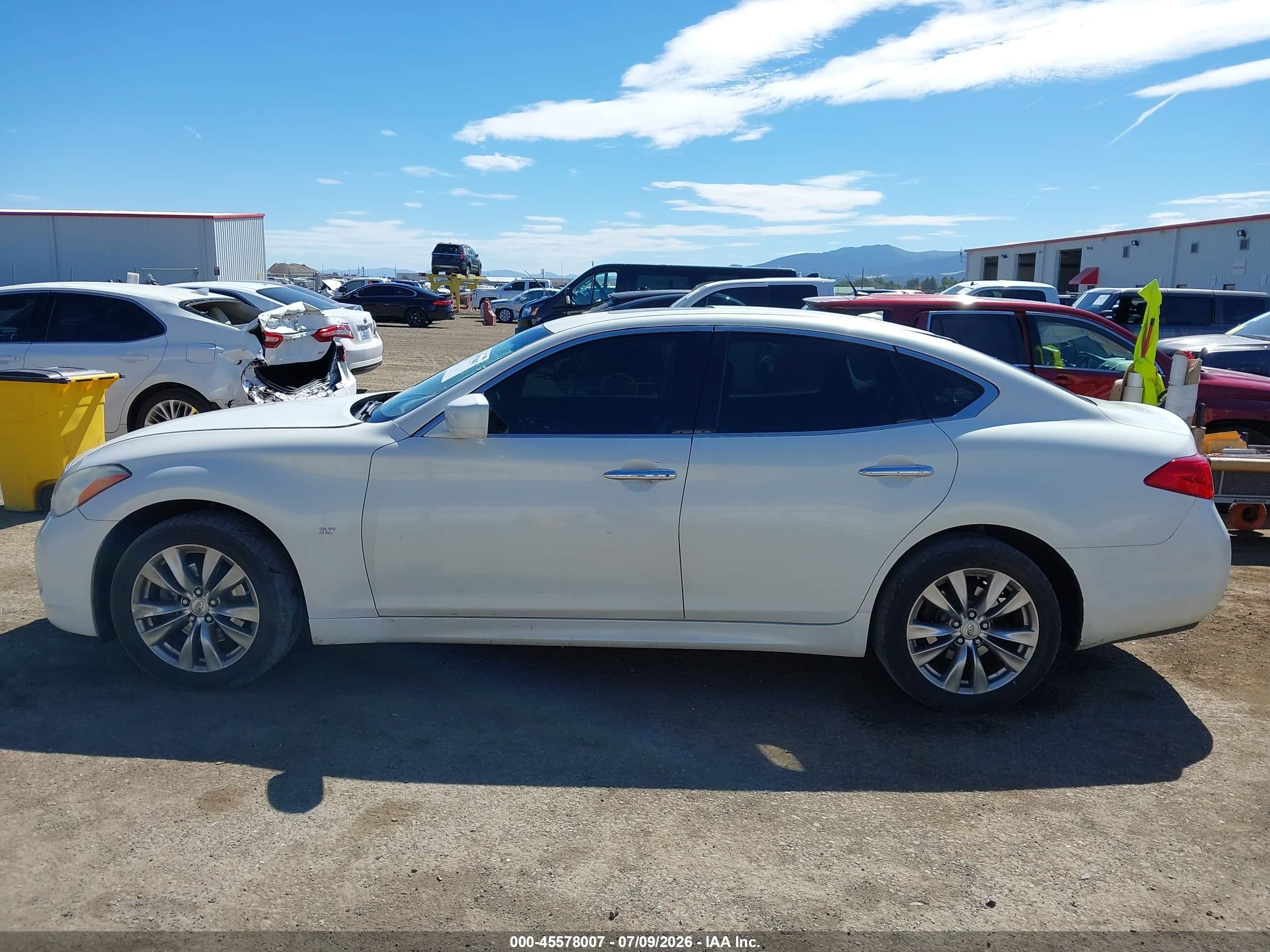 2014 Infiniti Q70 3.7x White vin: JN1BY1ARXEM320305