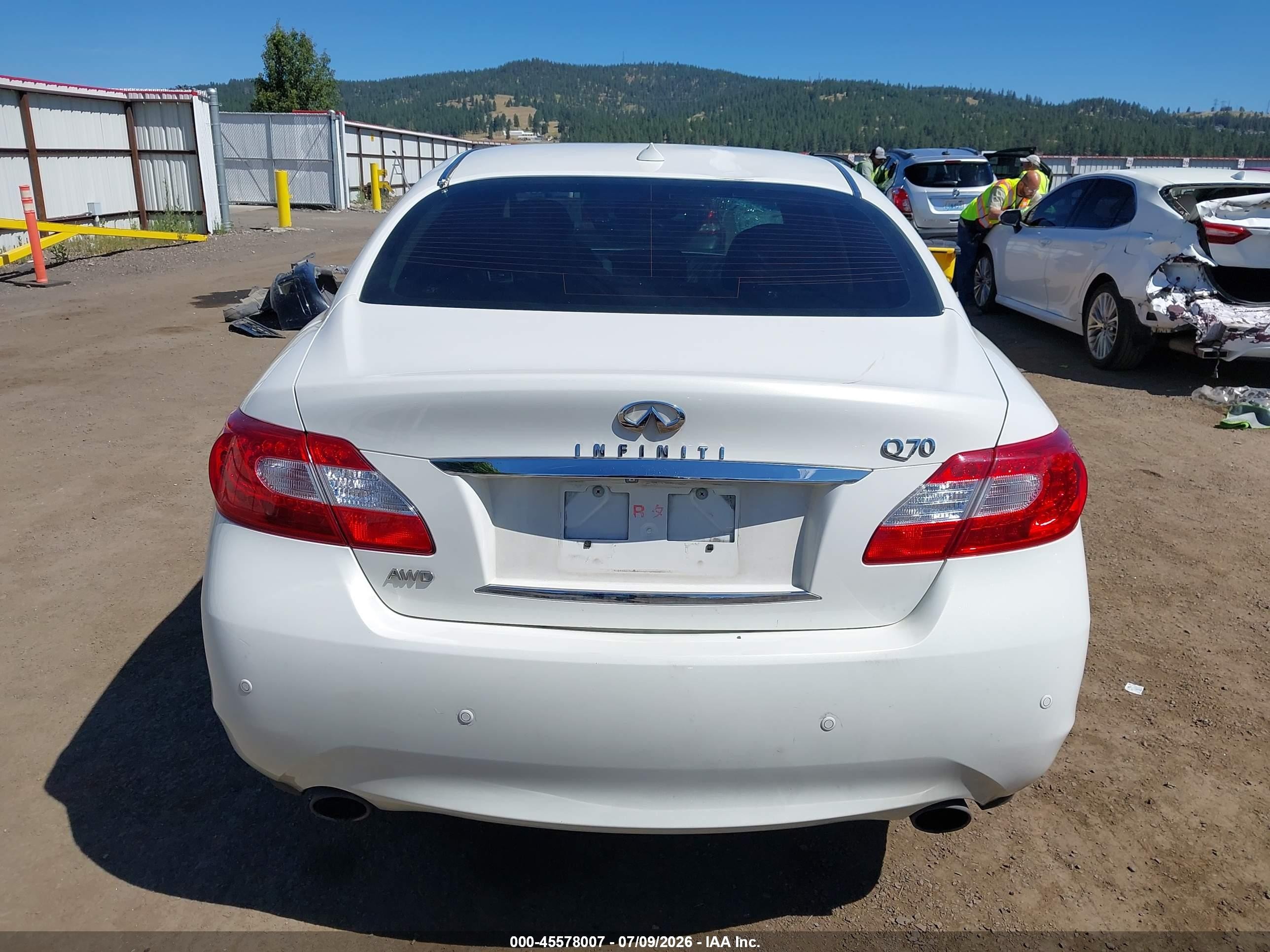 2014 Infiniti Q70 3.7x White vin: JN1BY1ARXEM320305