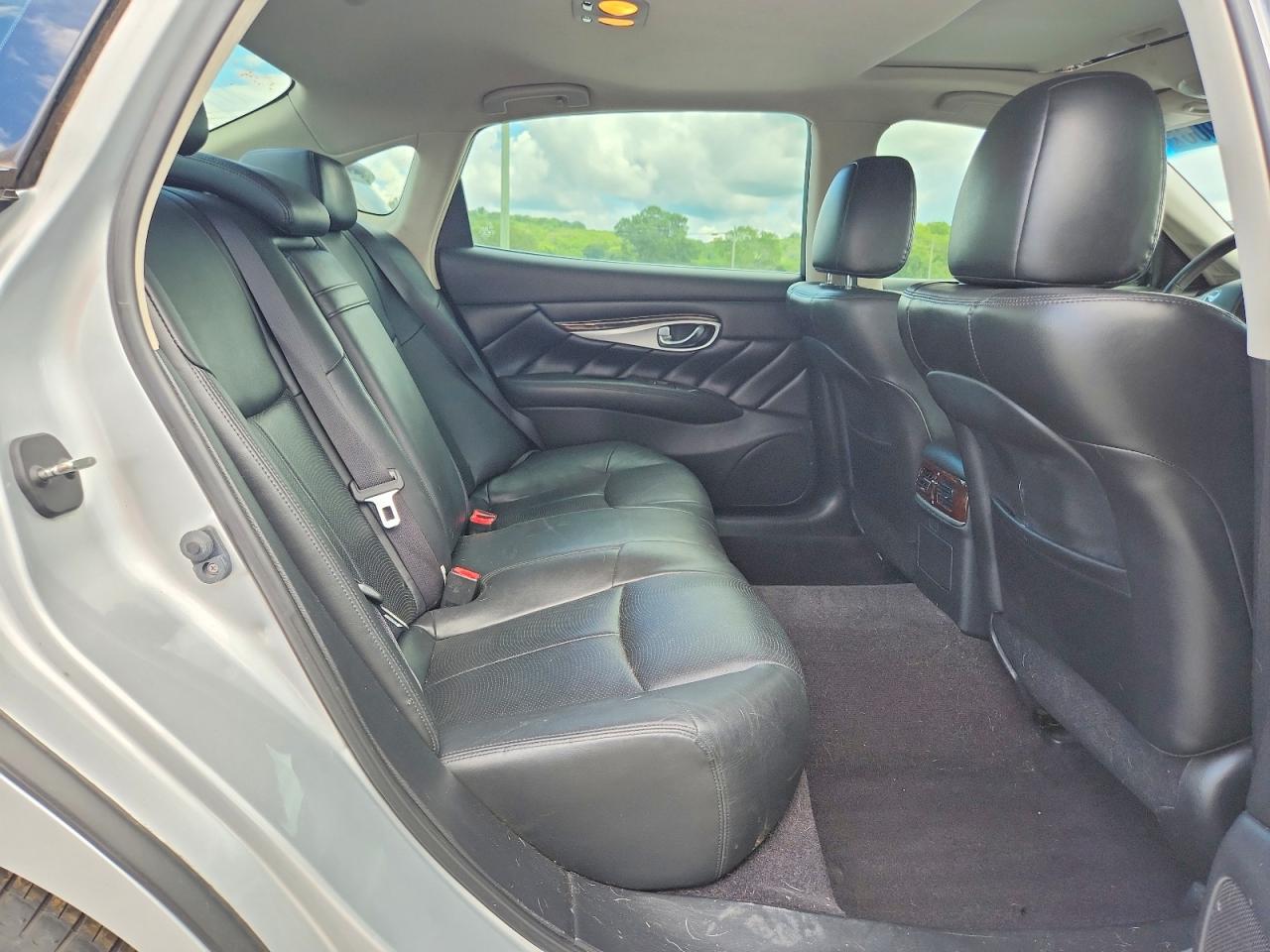 2015 Infiniti Q70l 3.7 Silver vin: JN1BY1PP0FM601018