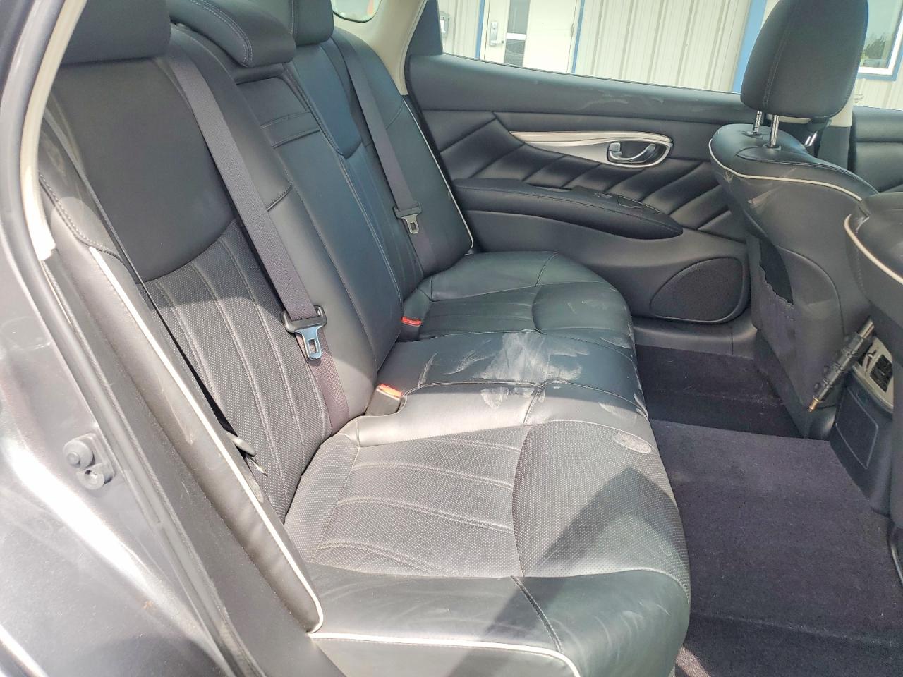 2018 Infiniti Q70l 3.7 Luxe Gray vin: JN1BY1PP0JM330342