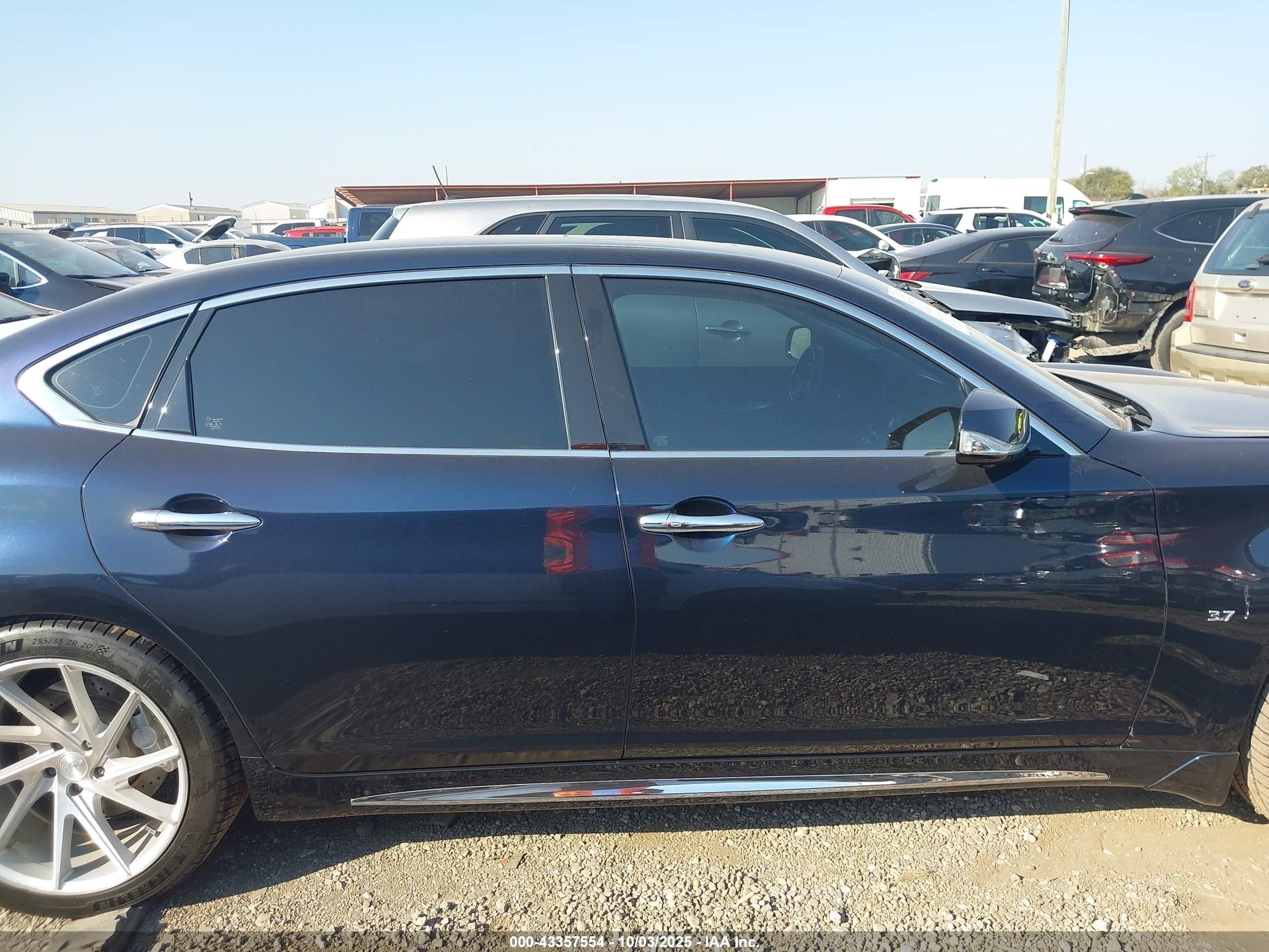 2018 Infiniti Q70l 3.7 Luxe Black vin: JN1BY1PP1JM330690