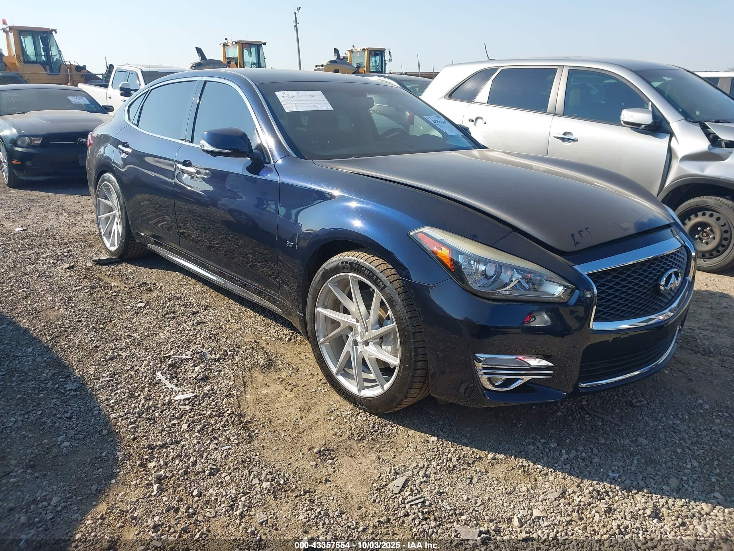 2018 Infiniti Q70l 3.7 Luxe Black vin: JN1BY1PP1JM330690