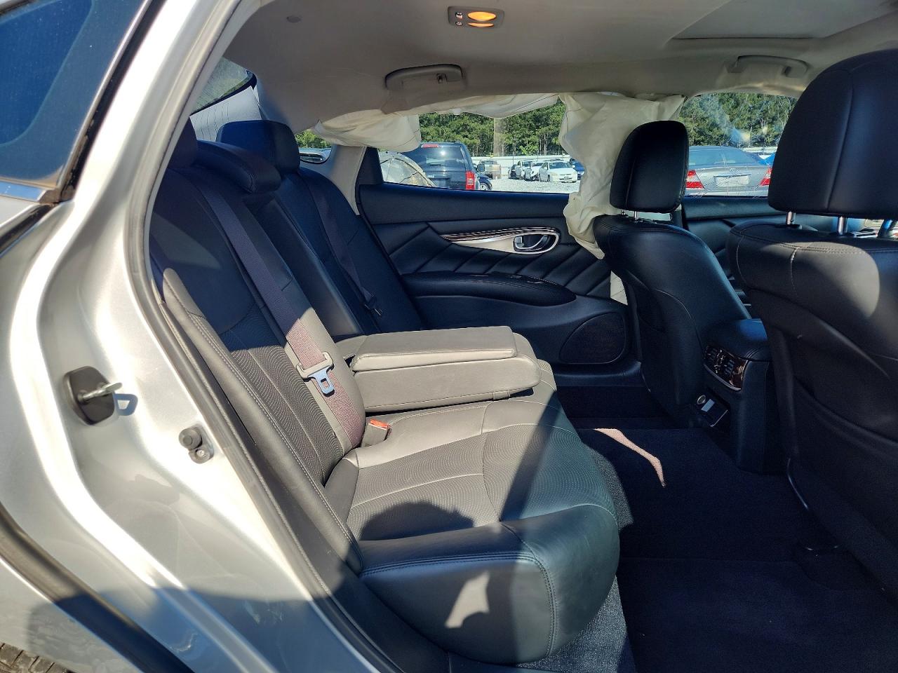 2019 Infiniti Q70l 3.7 Luxe Silver vin: JN1BY1PP2KM685241