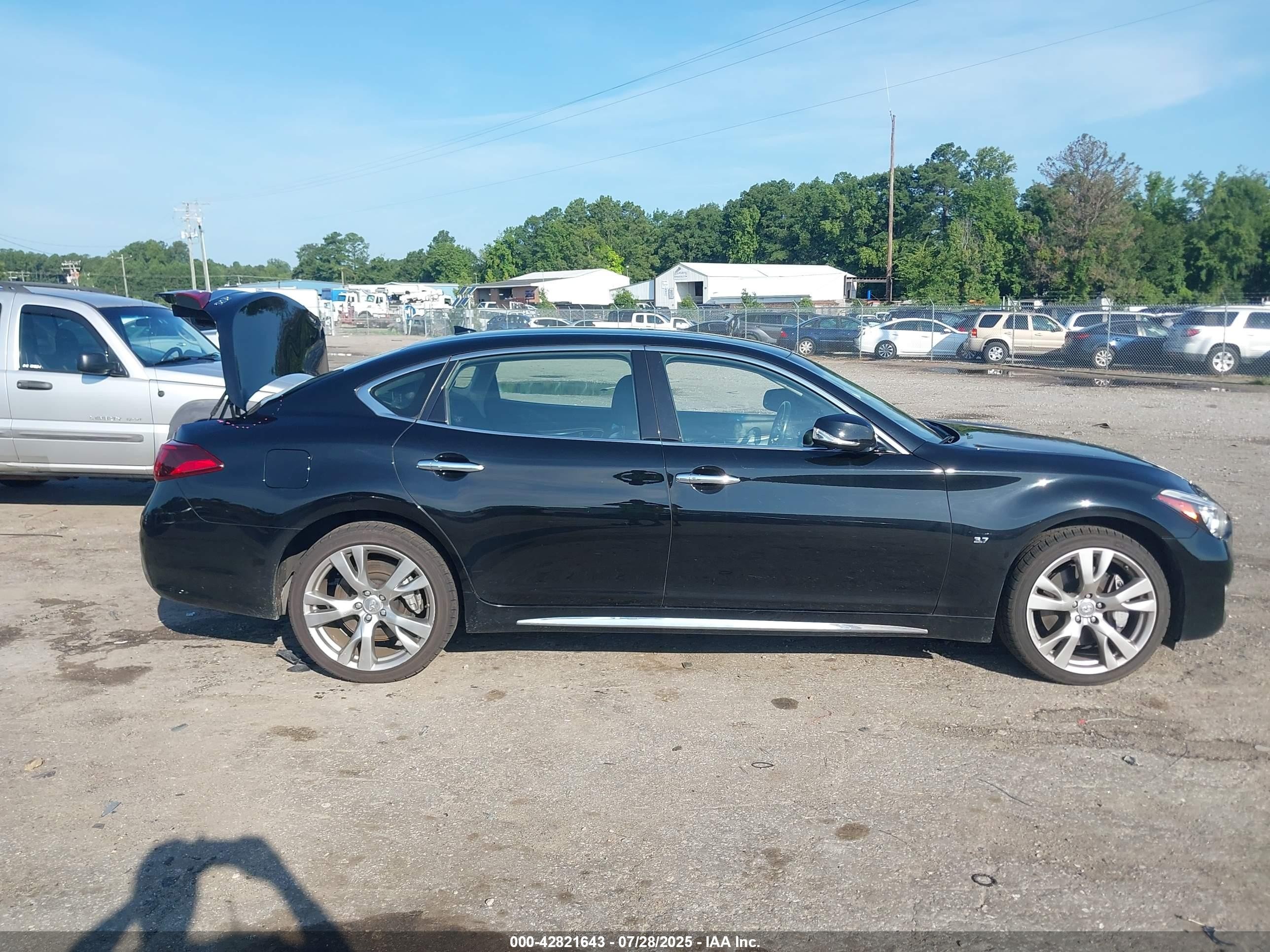 2018 Infiniti Q70l 3.7x Luxe Black vin: JN1BY1PR4JM370201