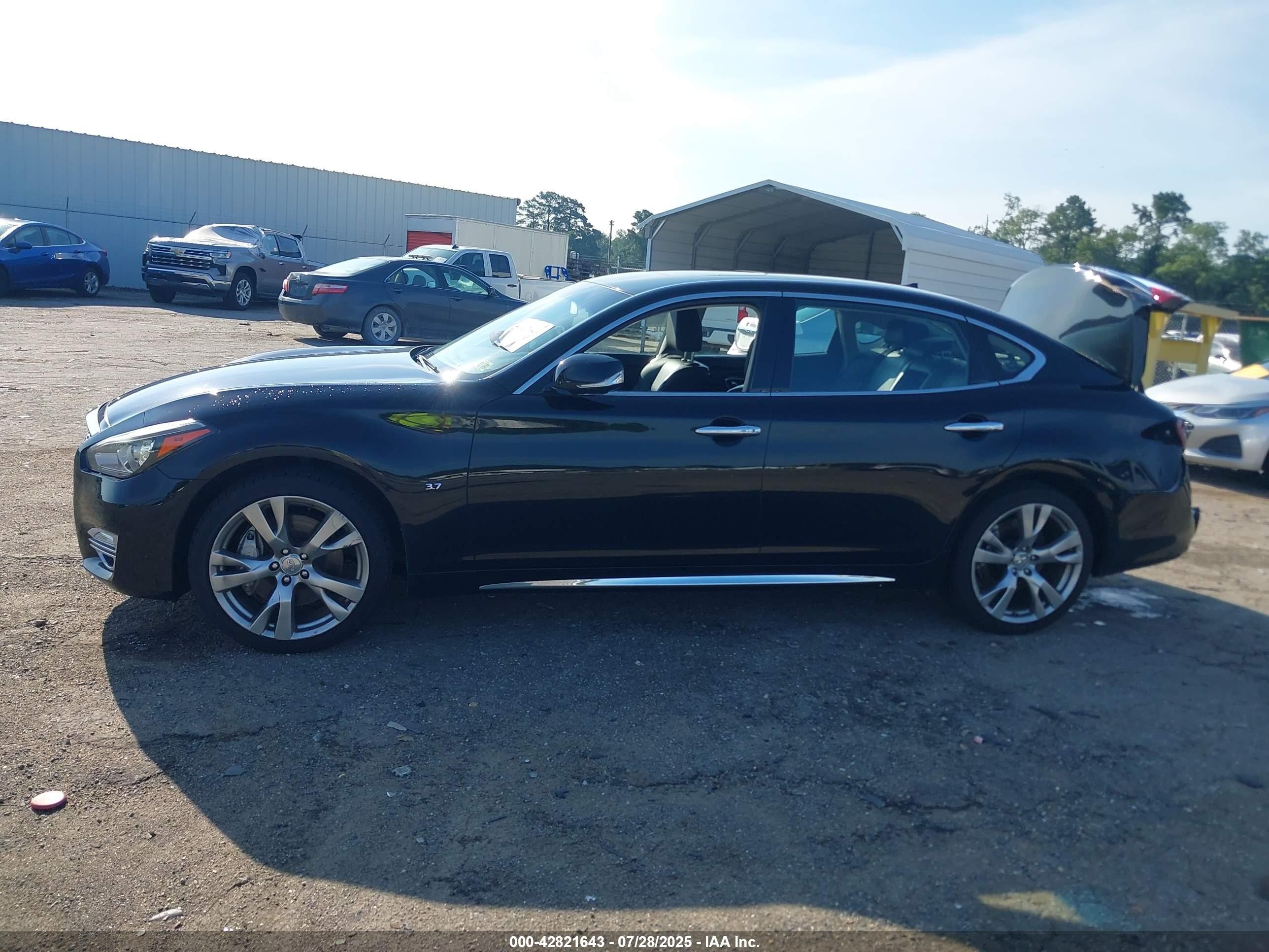 2018 Infiniti Q70l 3.7x Luxe Black vin: JN1BY1PR4JM370201