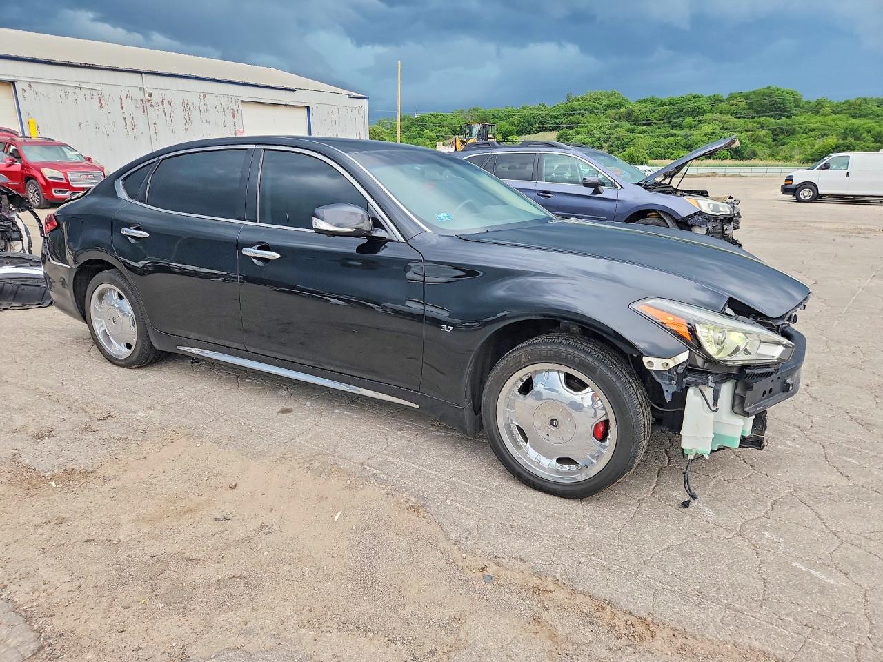 2016 Infiniti Q70l 3.7 Black vin: JN1BY1PR5GM720931