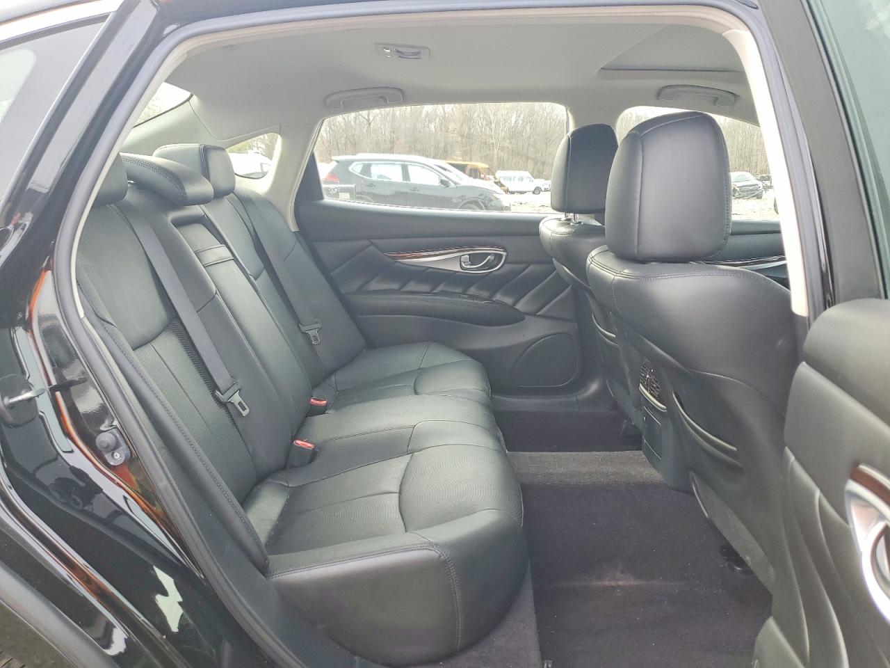 2018 Infiniti Q70l 3.7 Luxe Black vin: JN1BY1PR7JM370323