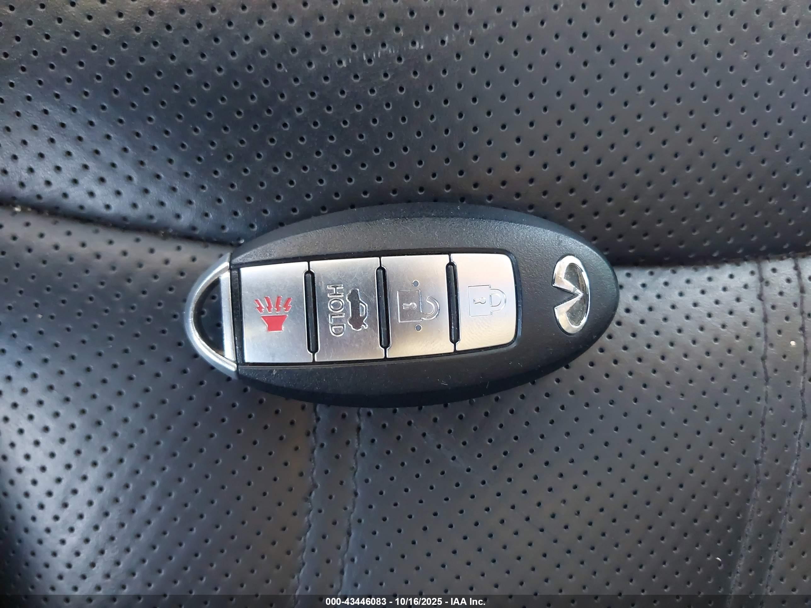 2018 Infiniti Q70l 3.7 Luxe White vin: JN1BY1PRXJM370669