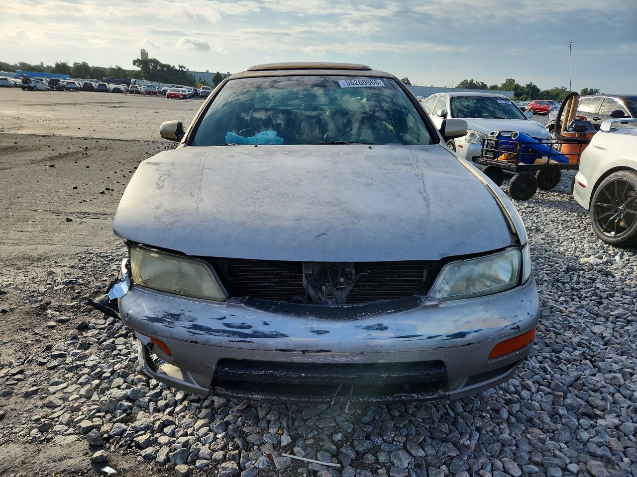 1998 Nissan Maxima Gxe Gold vin: JN1CA21D0WM912588