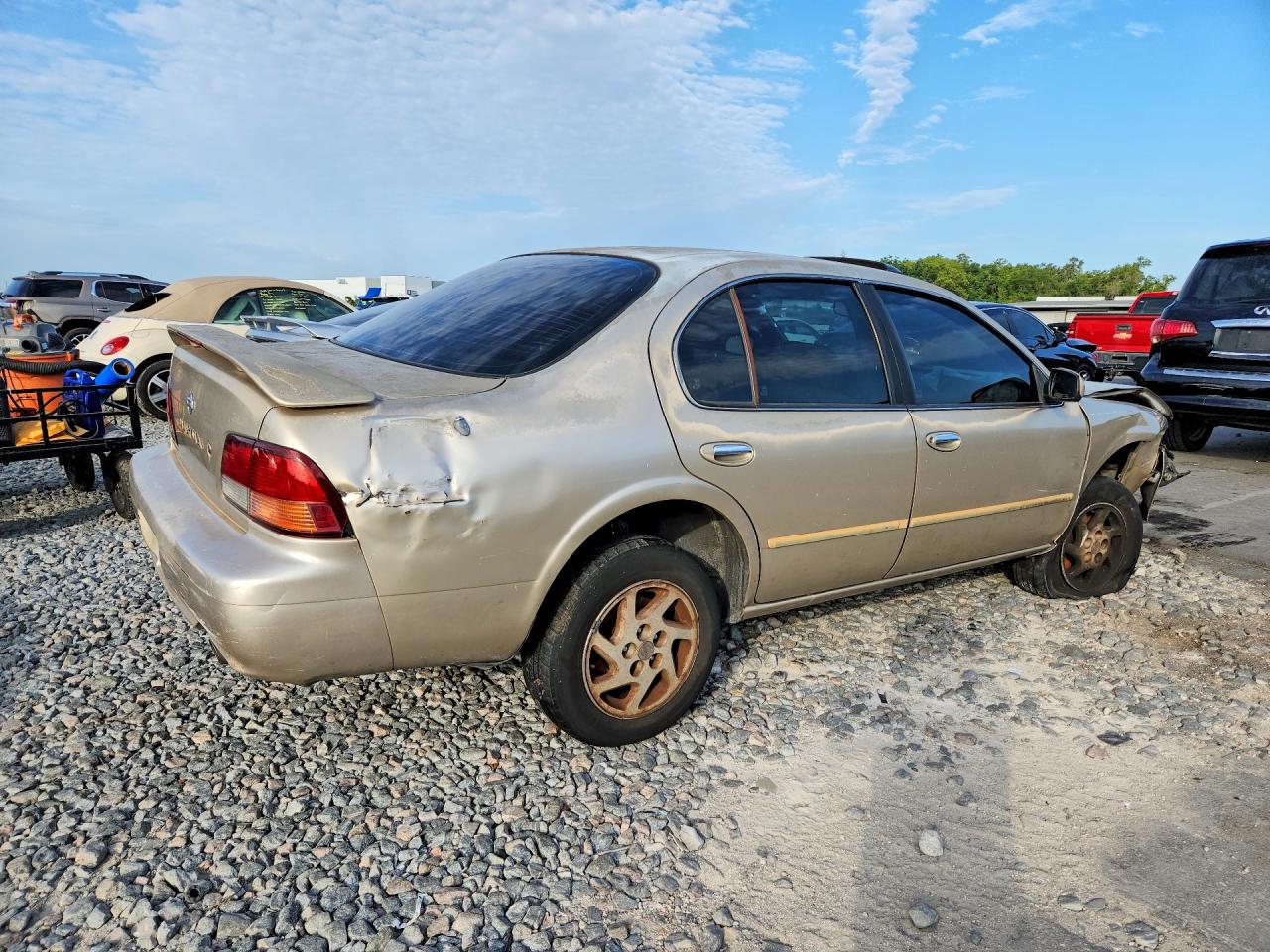 1998 Nissan Maxima Gxe Gold vin: JN1CA21D0WM912588