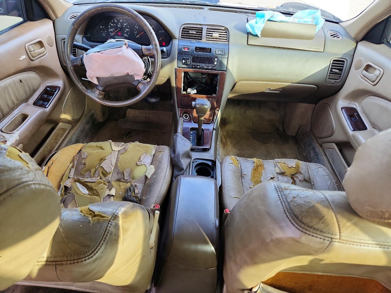 1998 Nissan Maxima Gxe Gold vin: JN1CA21D0WM912588
