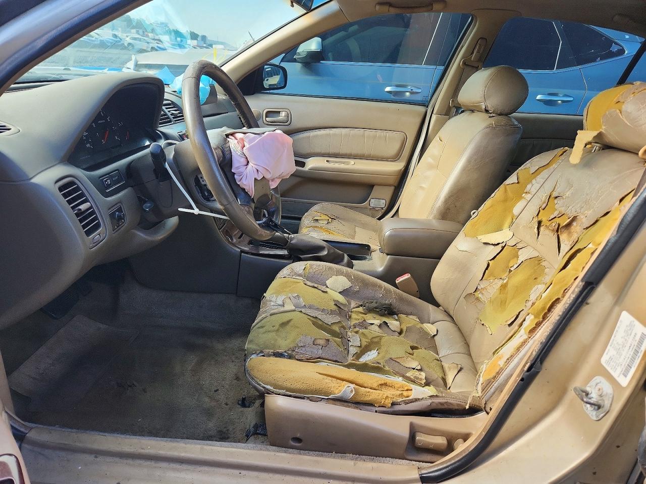 1998 Nissan Maxima Gxe Gold vin: JN1CA21D0WM912588
