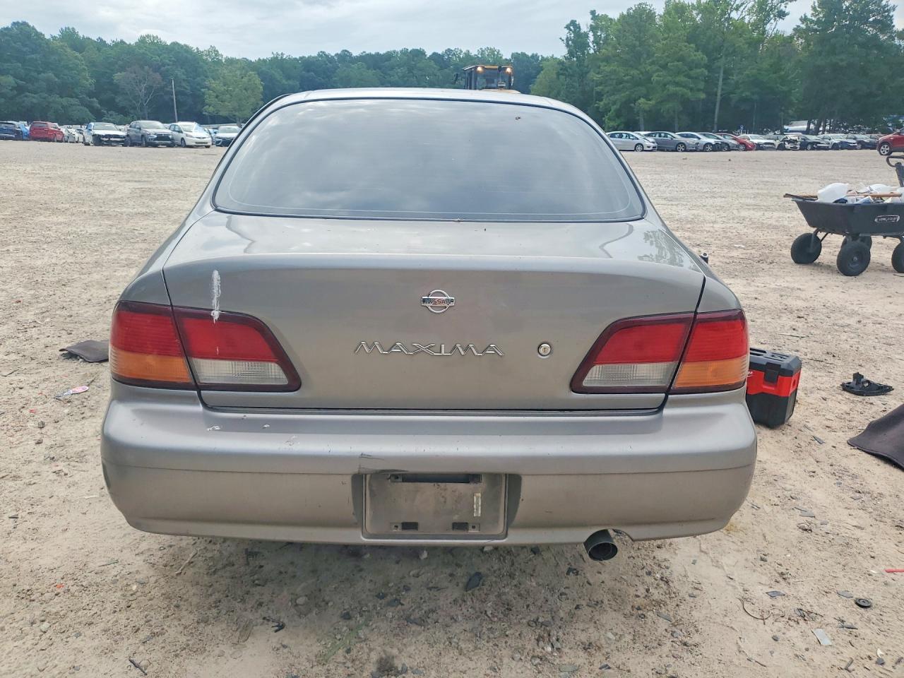 1999 Nissan Maxima Gxe Tan vin: JN1CA21D1XT202798