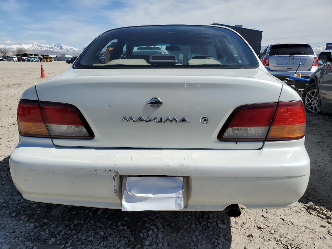1999 Nissan Maxima Gle White vin: JN1CA21D3XM413480