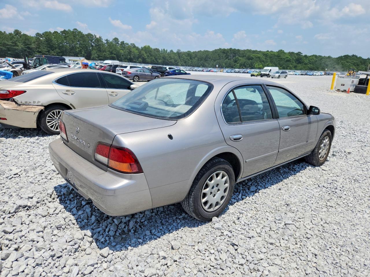 1998 Nissan Maxima Gxe Tan vin: JN1CA21D4WT522681