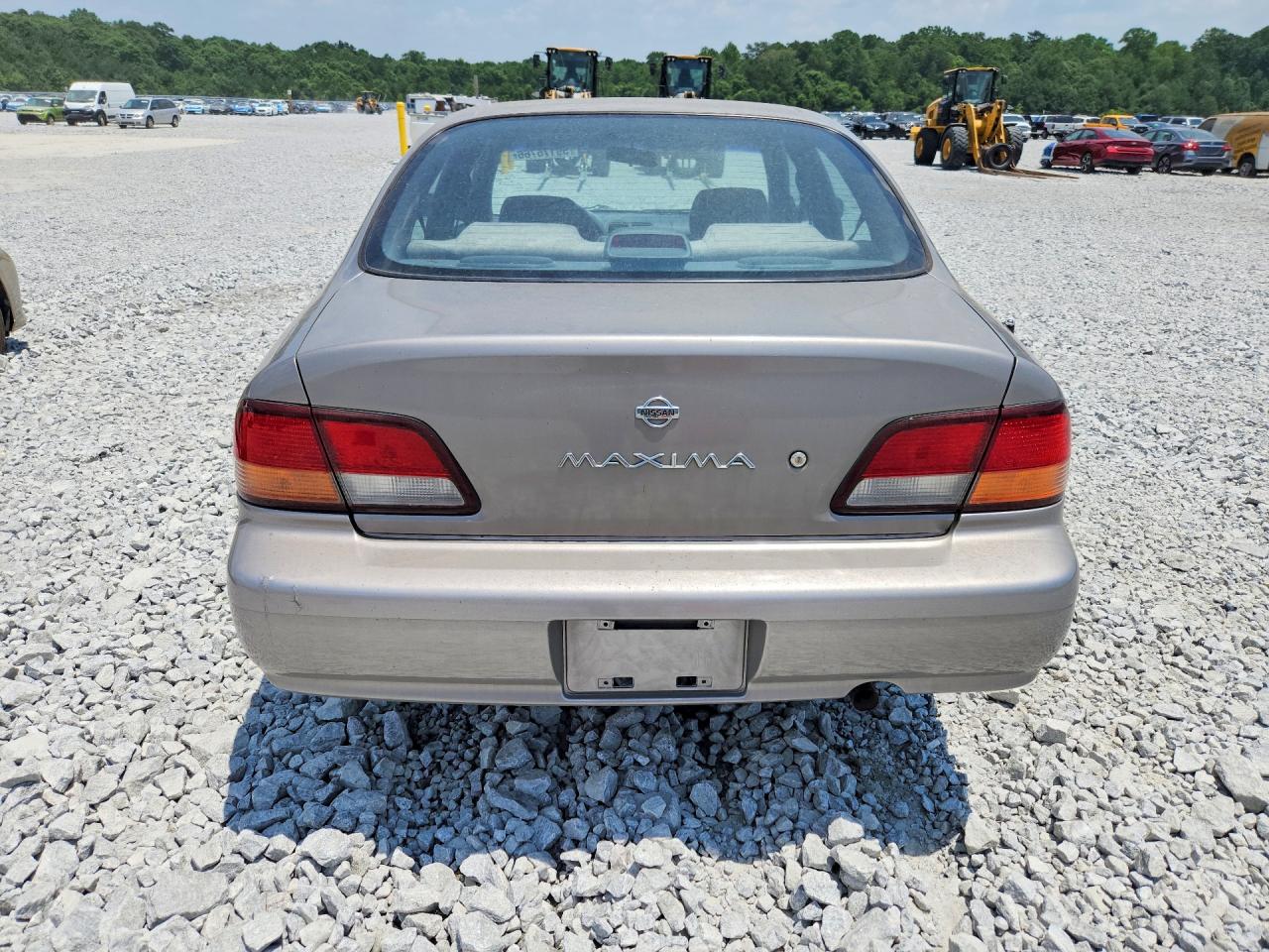 1998 Nissan Maxima Gxe Tan vin: JN1CA21D4WT522681
