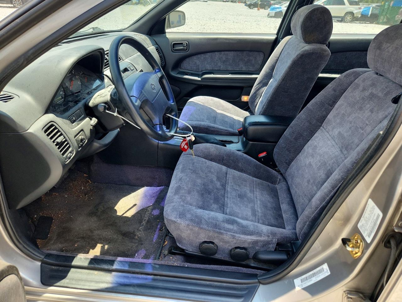 1998 Nissan Maxima Gxe Tan vin: JN1CA21D4WT522681