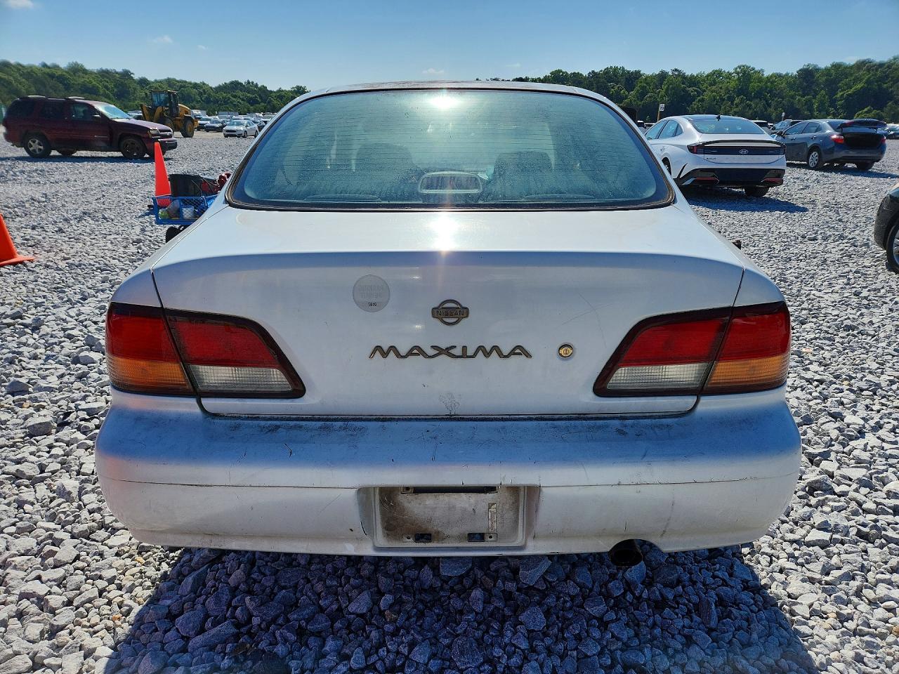 1997 Nissan Maxima Gxe Белый vin: JN1CA21D5VT215633