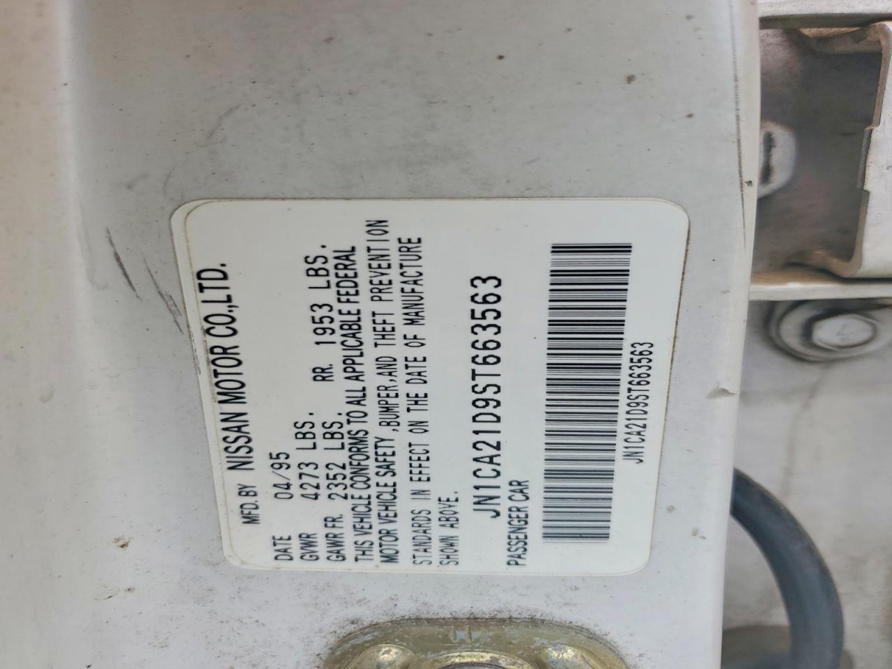 1995 Nissan 810/maxima White vin: JN1CA21D9ST663563